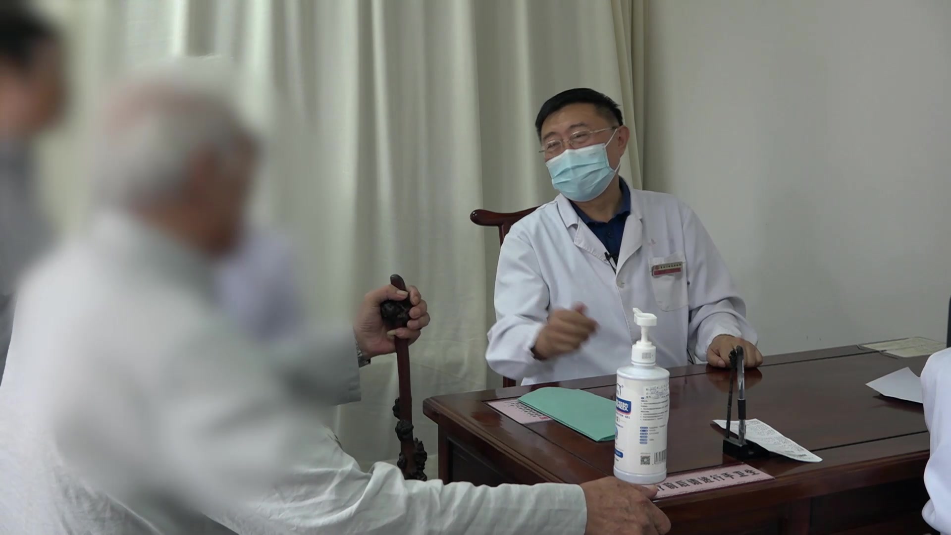 湿热蕴肤证：77岁银屑病臀部干痒复诊的清热祛风止痒调治