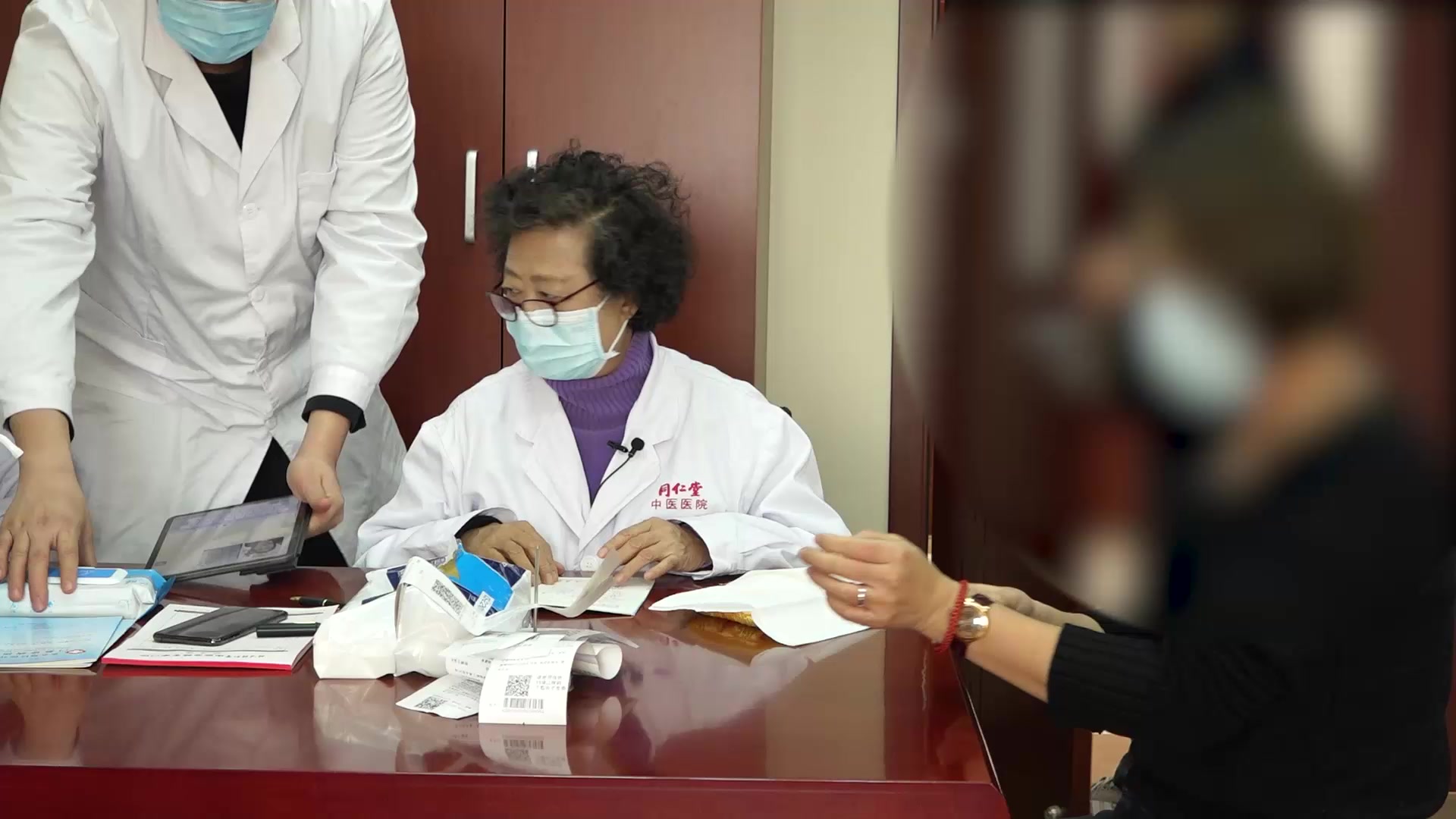 脾胃虚寒：40岁女性腹胀肠鸣神疲的温中健脾行气法