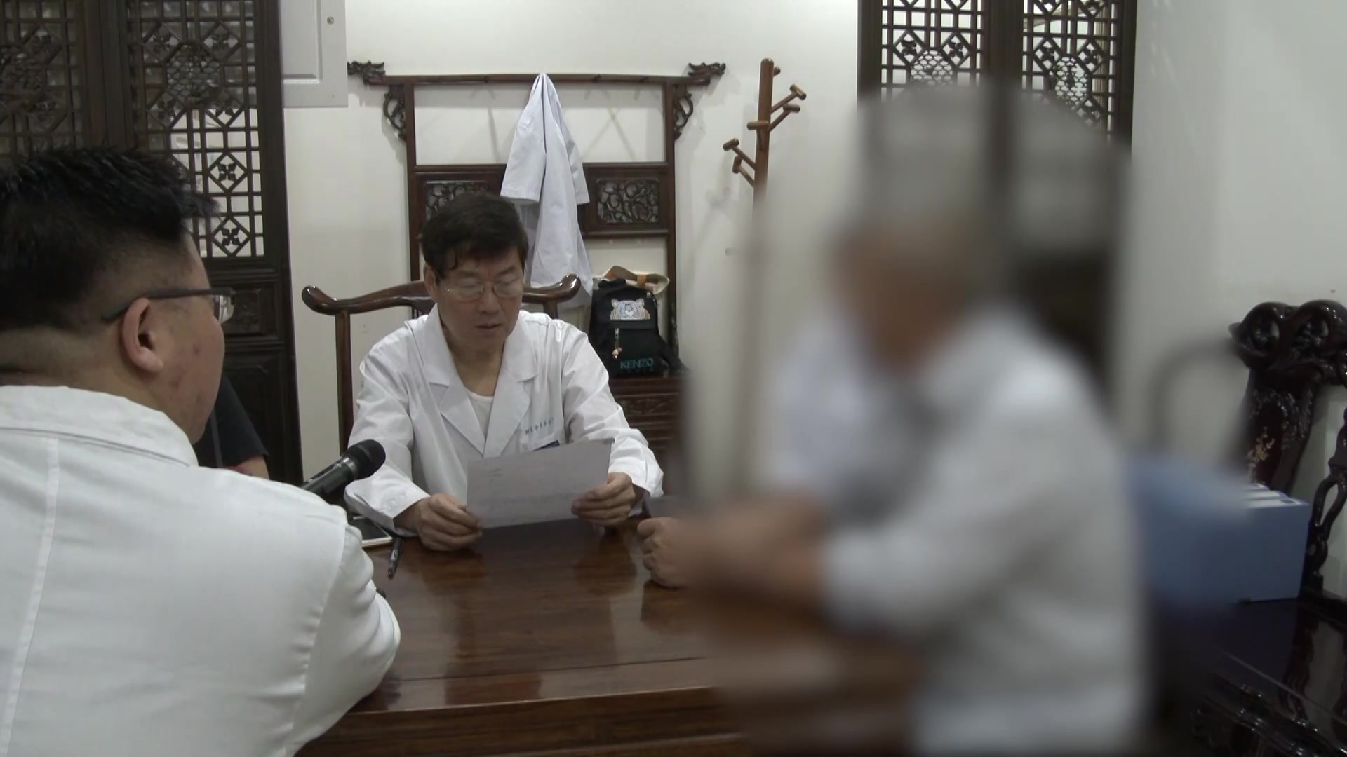 肝肾气阴两虚挟瘀挟湿：53岁男性尿崩甲减头晕乏力之益气养阴活血利湿法