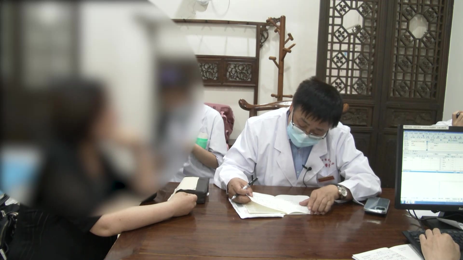 气虚湿滞胃气上逆：44岁女性甲状腺结节服药后打嗝的化湿降逆法