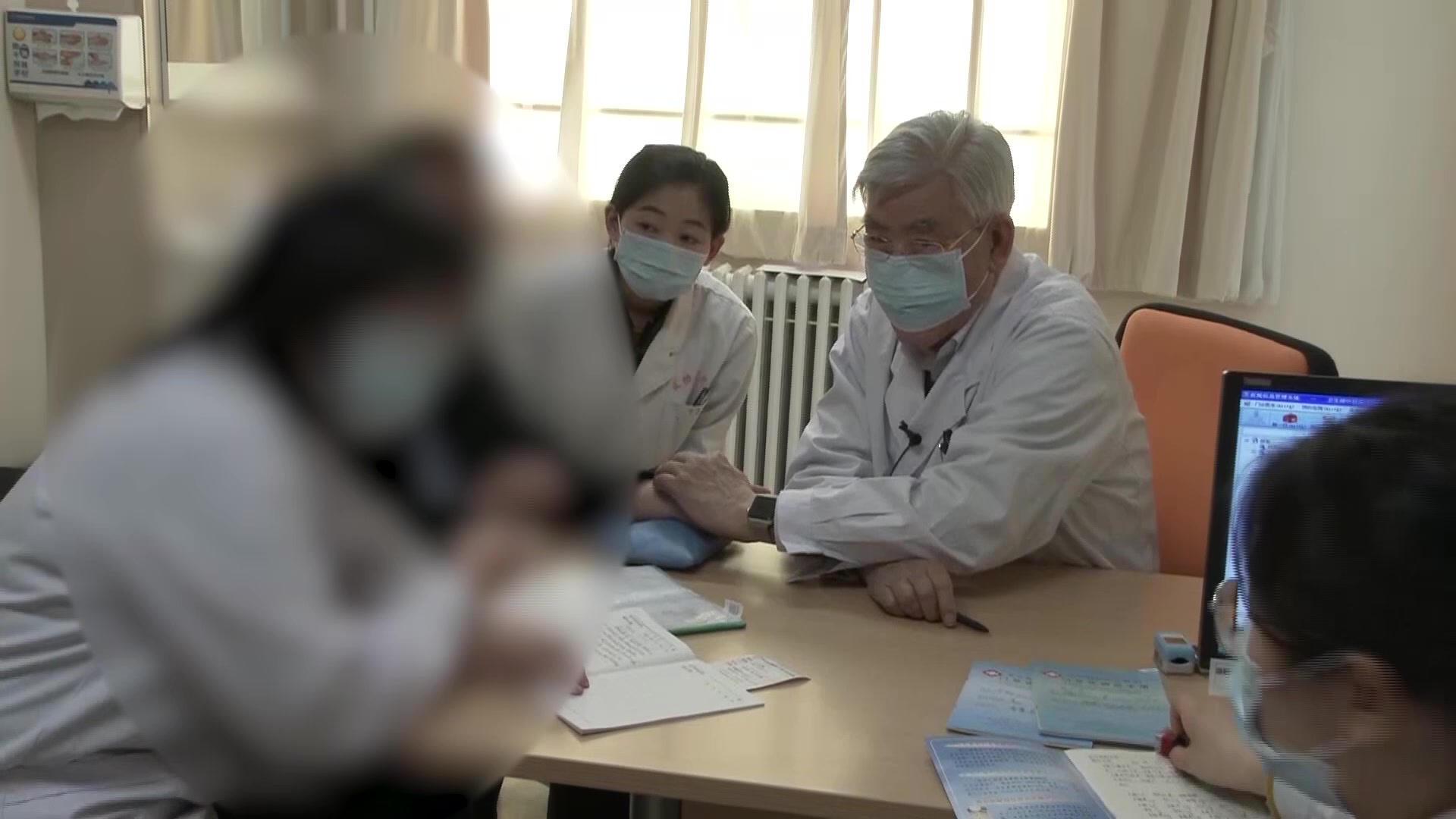 风邪恋肺，肺气失宣：37岁男性慢性咳嗽30年的疏风宣肺通窍法