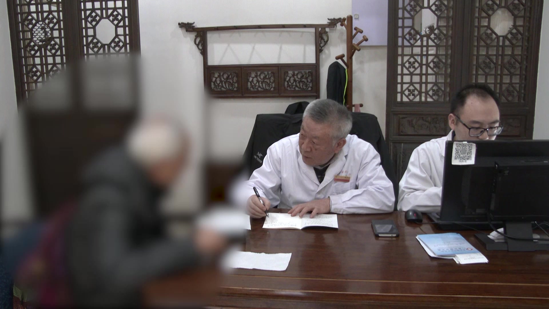 气虚不固：70岁前列腺癌患者失眠多汗的中医调治