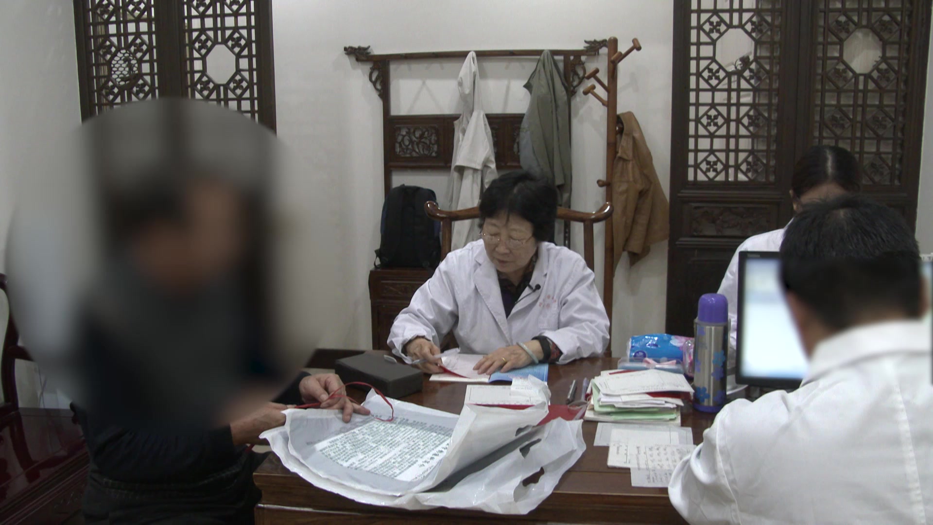 痰浊痹阻兼下焦湿热：67岁男性夜间胸痛的胸痹辨治与慢病管理