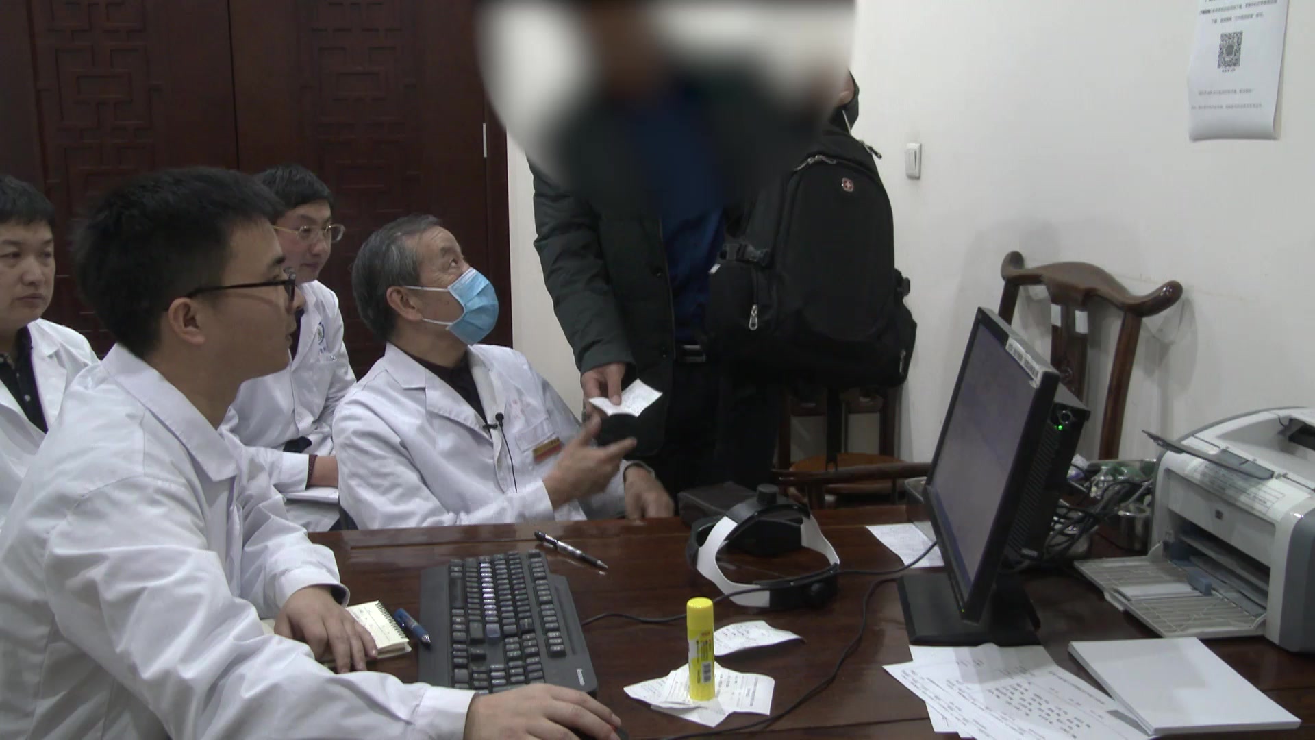 肝肾阴虚，耳窍失养：40岁男性突发性耳聋的滋阴养血通阳法