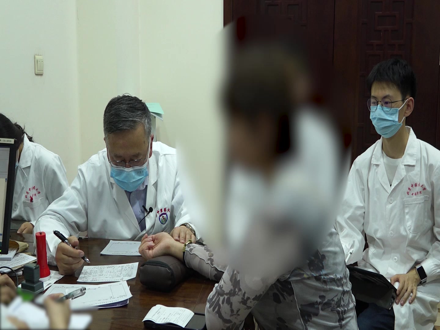 气血不足，清阳不升：36岁女性经行头痛多言头晕的八珍汤加减治疗