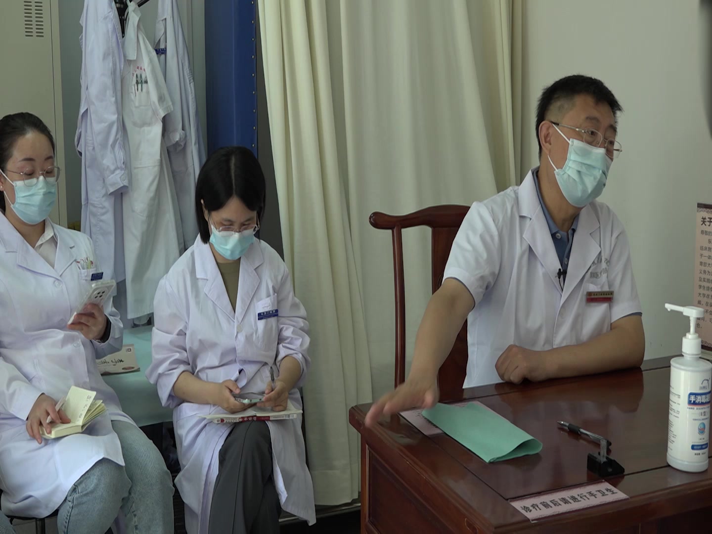 肝郁化火风血相搏：40岁女性白癜风复诊之疏肝清热凉血祛风法