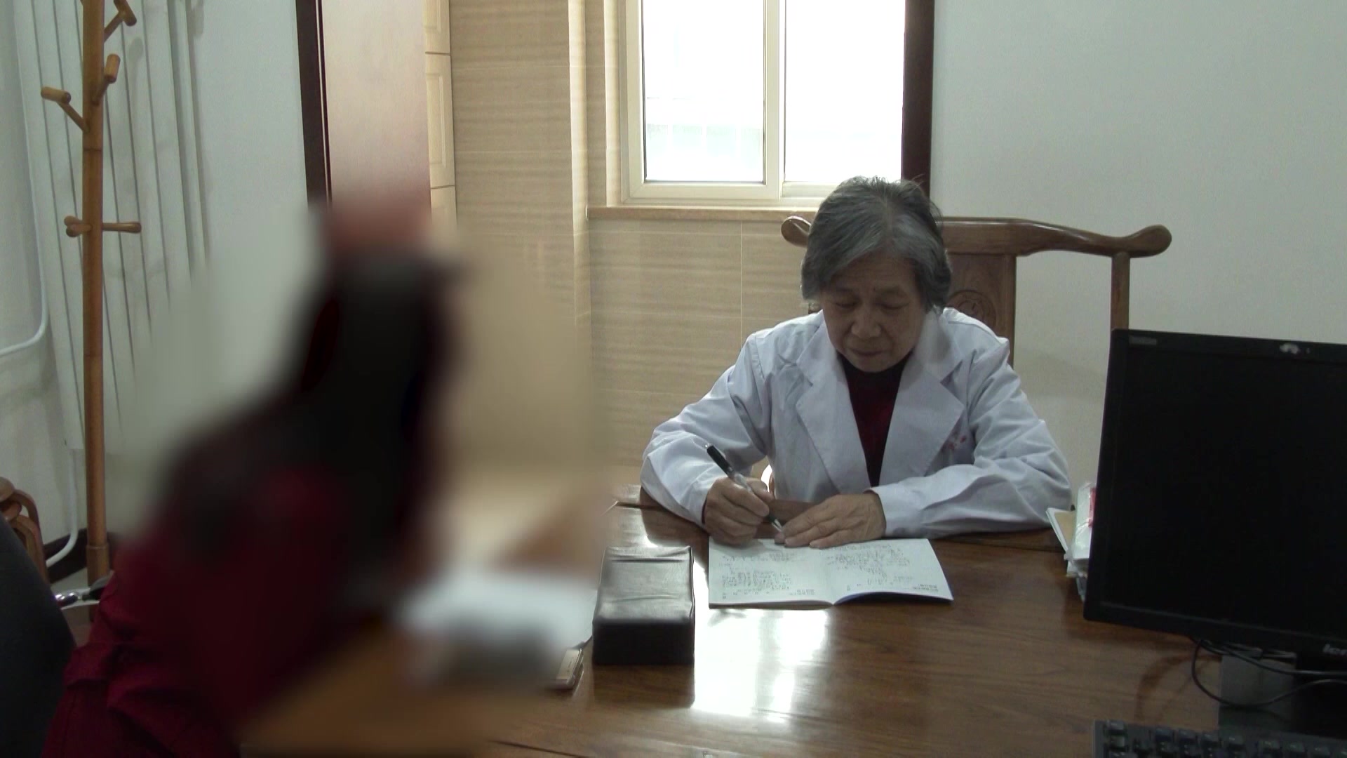 阴虚津亏：44岁痹证患者舌灼痛眠差的养阴生津调治