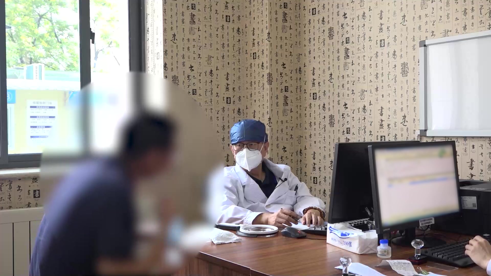 痰湿内蕴兼有热象：49岁男性面部色素痣增多伴黄瘤的中药调理
