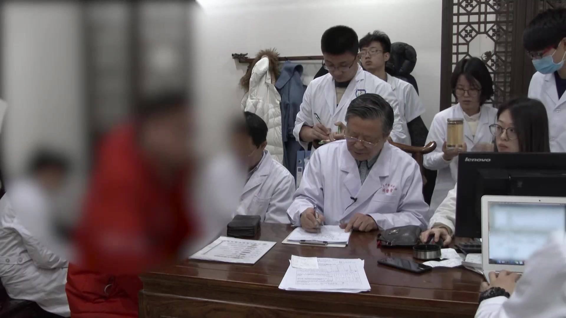 激素后遗诸症：21岁男性紫癜性肾炎患者向心性肥胖、乳房发育的中医辨证