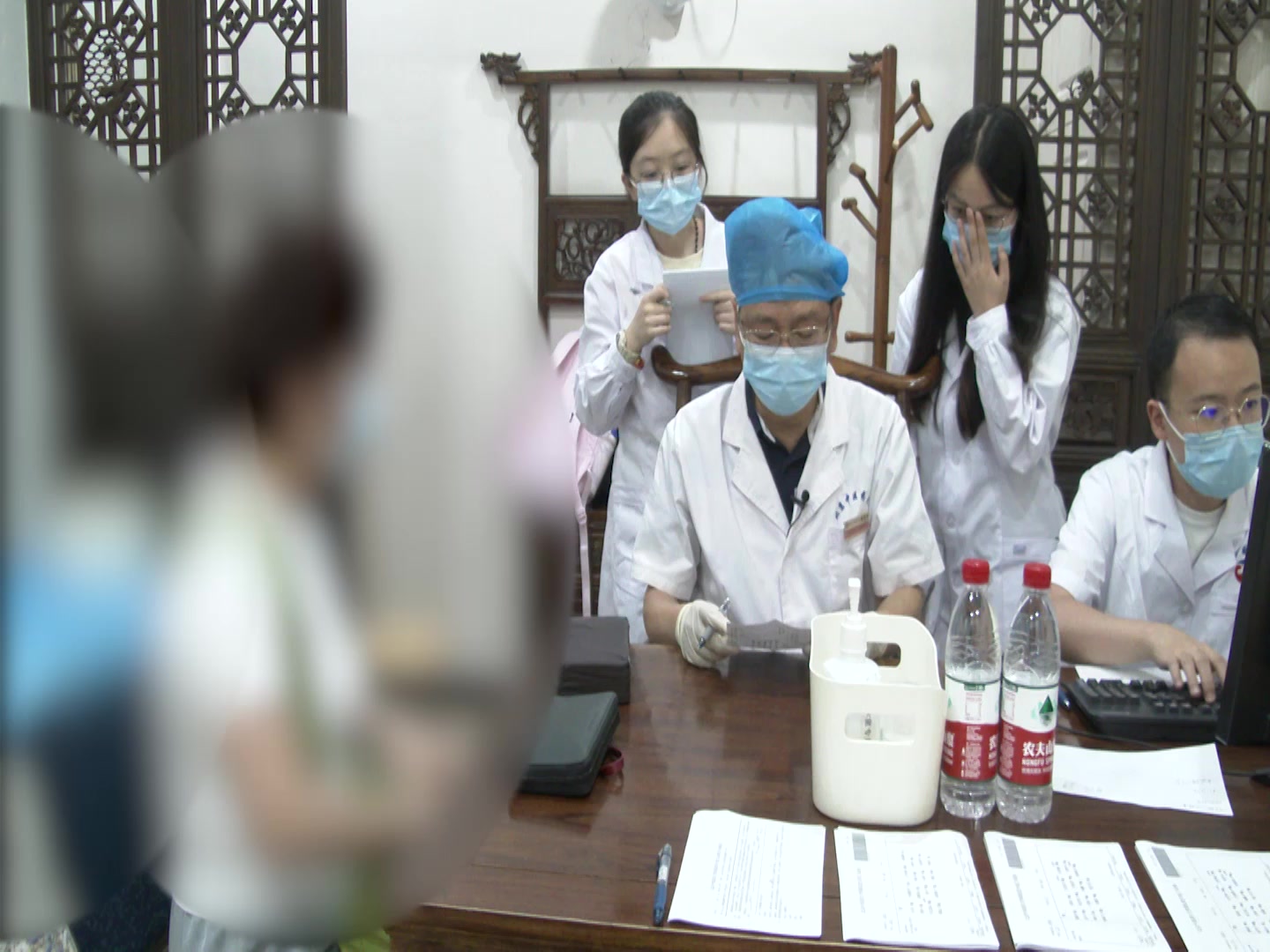 痰凝血瘀脾胃气虚：48岁女性梅核气咽异物感伴胃痞早醒的益气活血化痰法