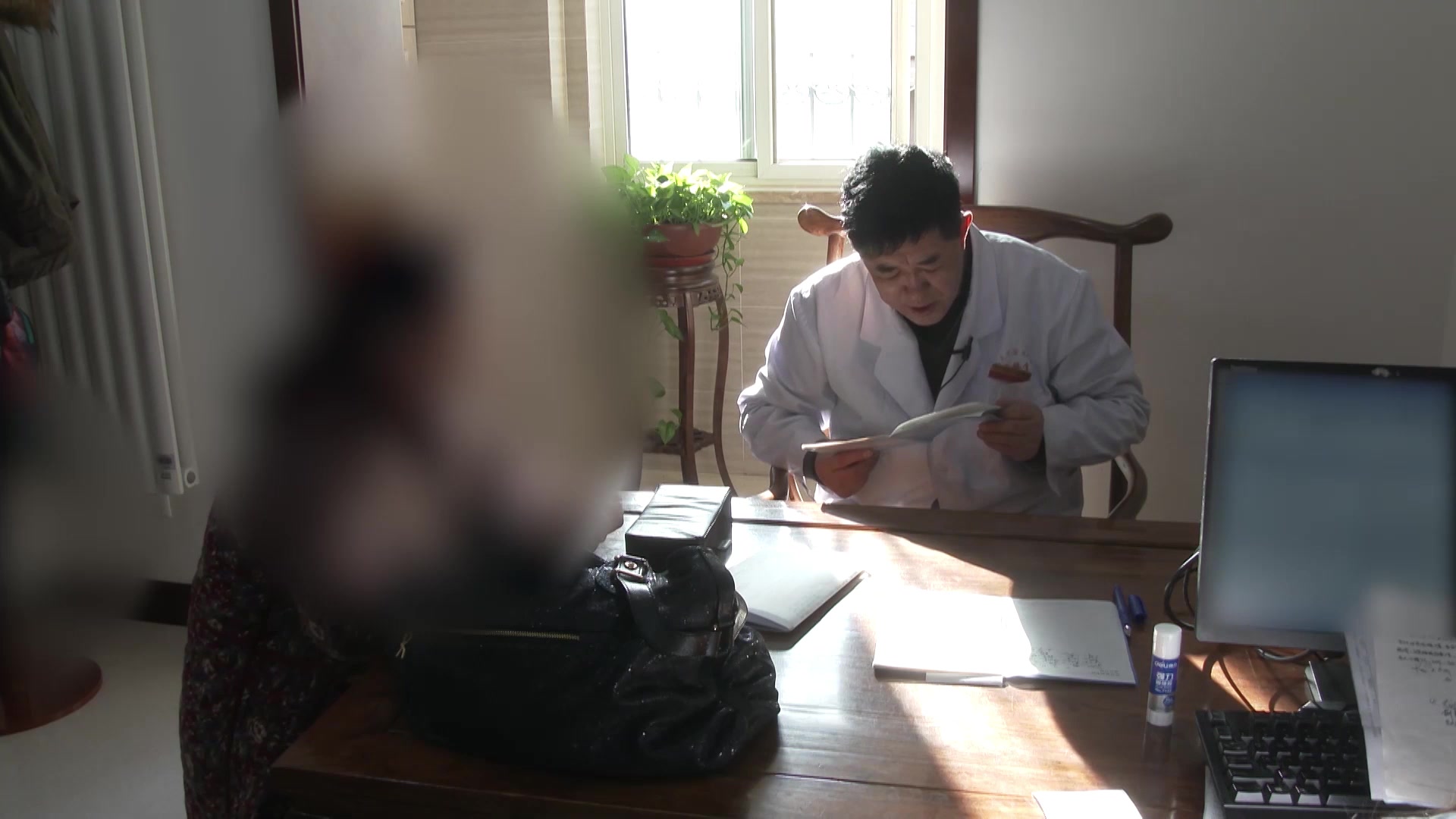 肝郁脾虚清阳不升：57岁女性失眠伴晕厥的疏肝健脾与生活调摄