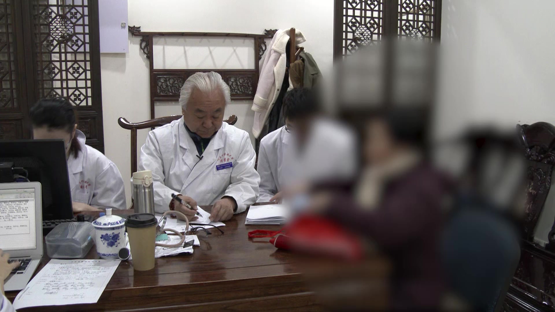 心脾两虚兼肝郁：57岁女性失眠伴慢性萎缩性胃炎的健脾养心疏肝法