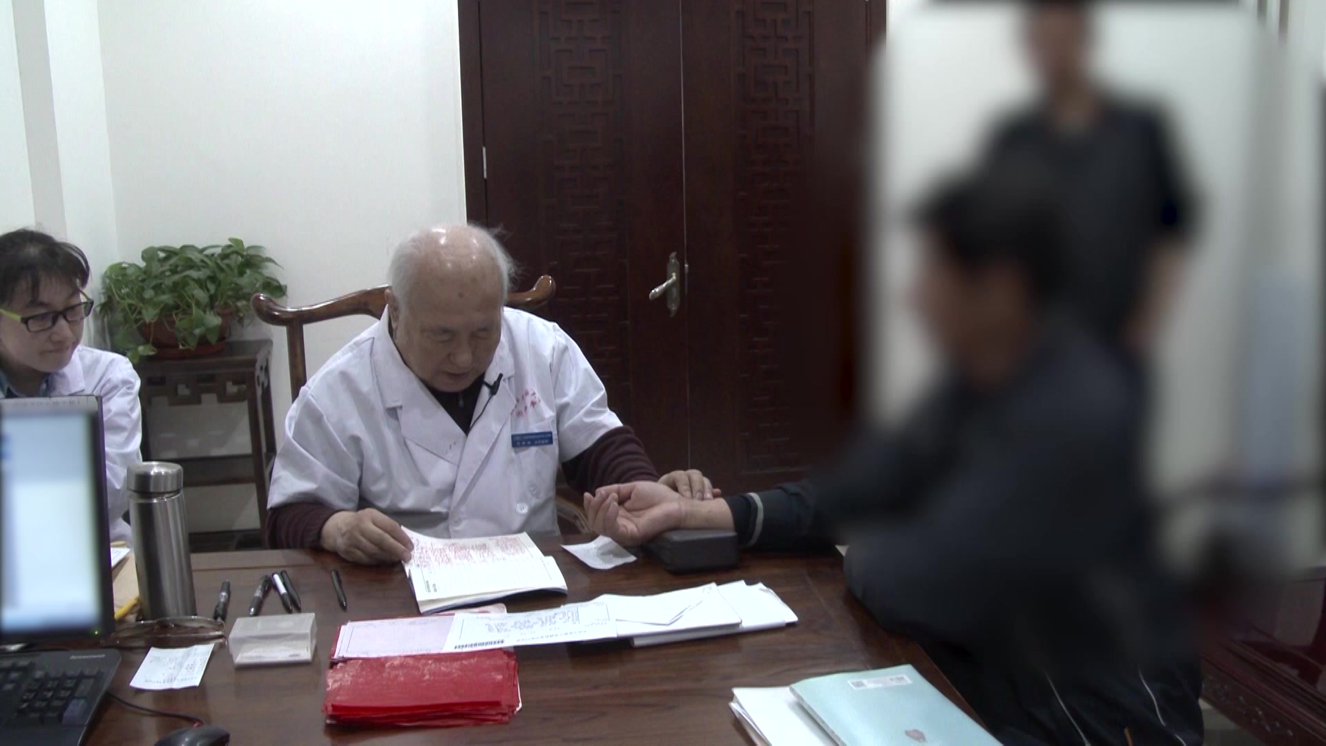 气滞血瘀胸阳不振：50岁男性心悸早搏的通阳活血安神法