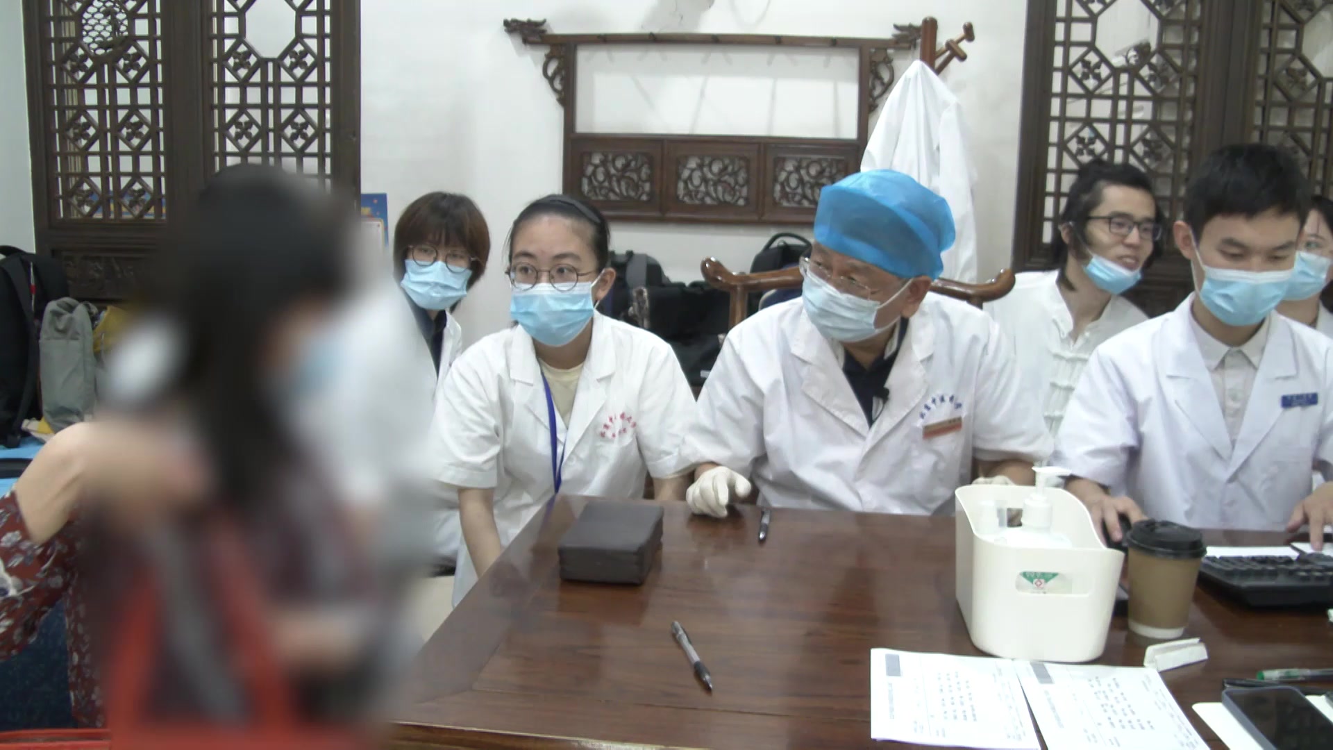 心肾不交瘀血内阻：40岁女性多汗40年伴烦躁的交通心肾活血固表法