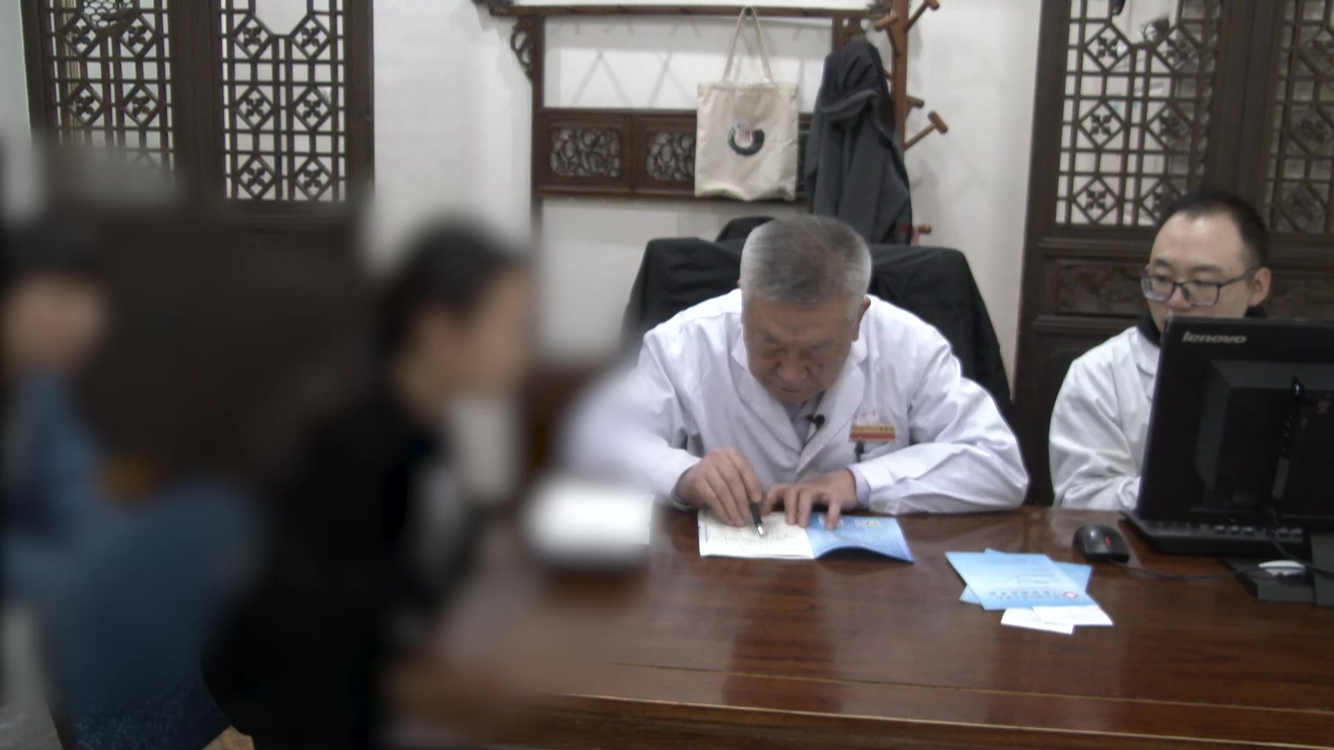 气机不畅：26岁甲状腺肿瘤术后服药排气增多之调顺气机法
