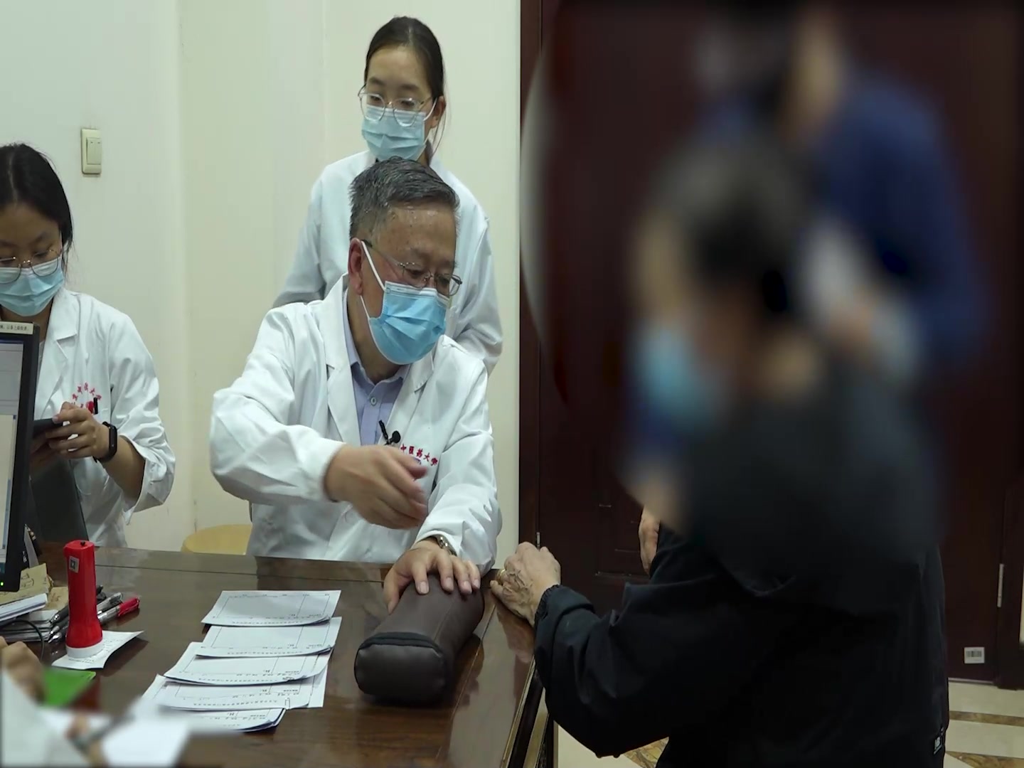 脾气亏虚证：74岁女性乏力行走困难早醒伴肺结节疑虑的健脾益气法