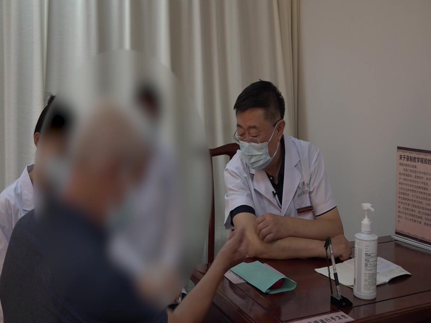 血热瘀滞兼血燥：75岁男性银屑病皮损脱屑的凉血活血润燥法