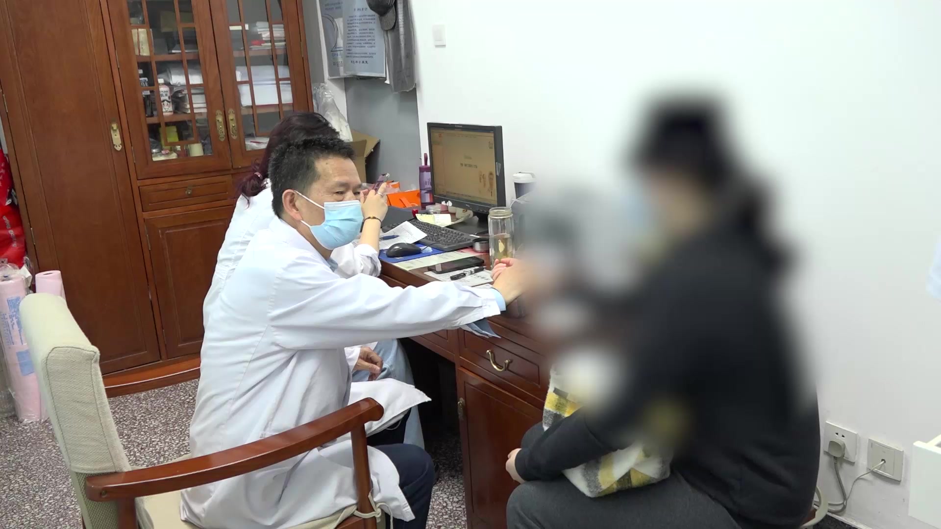 气血亏虚经络痹阻：30岁产后女性双手麻木的针灸通络法