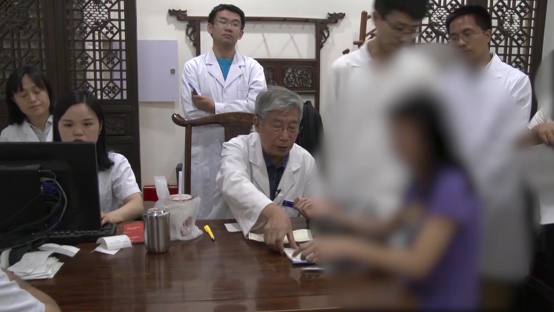 肝郁化火痰瘀互结：40岁女性失眠焦虑伴多发结节的中药散结与手术建议