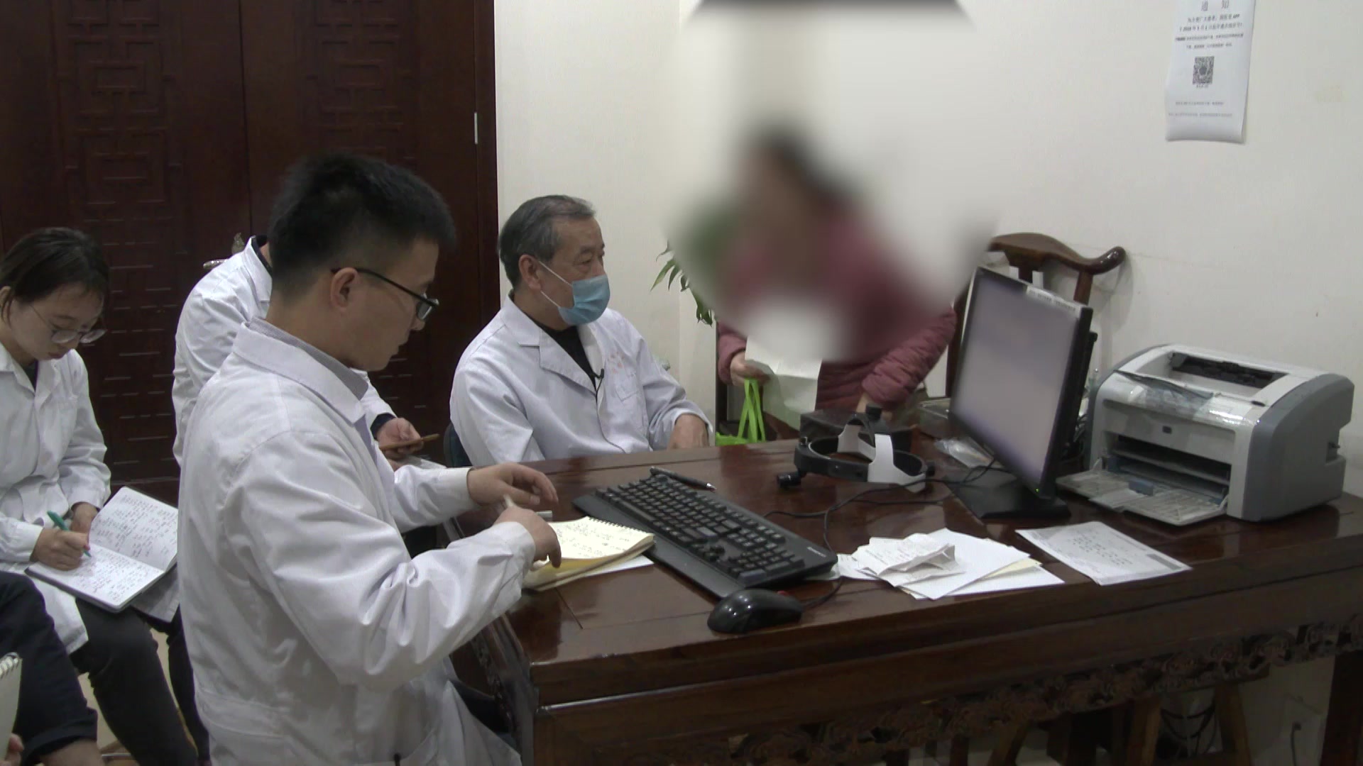 肝火扰心：40岁女性耳鸣如放电伴心慌失眠的安神定志法