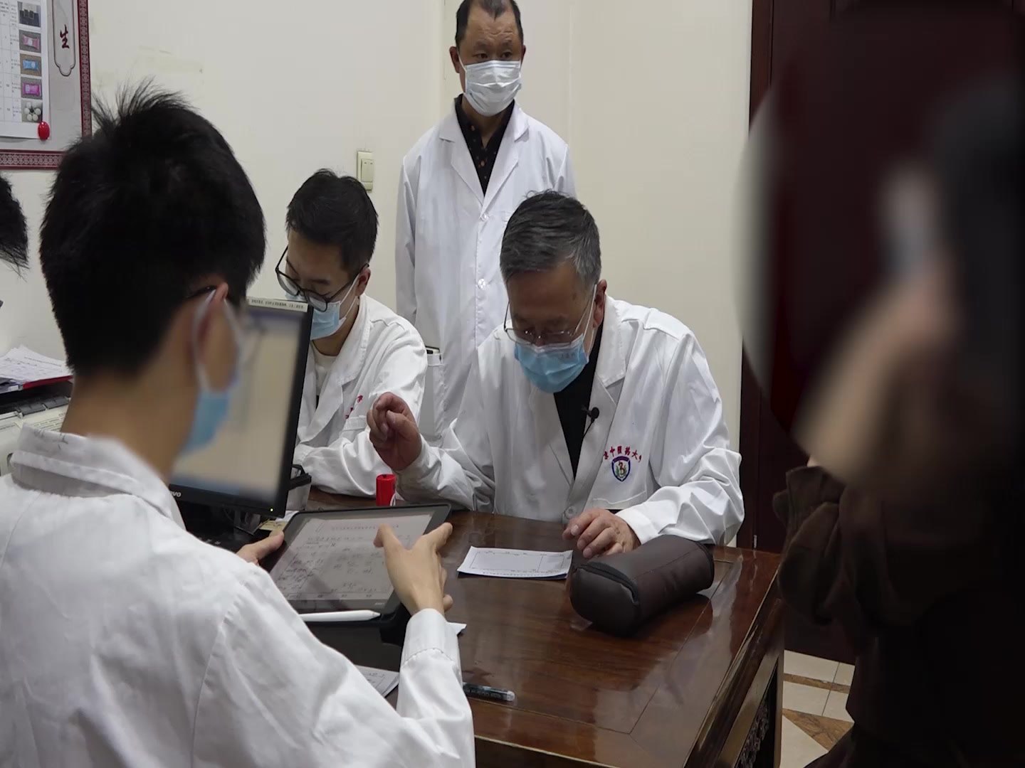 脾虚湿滞：24岁女性月经后期伴量少体重增加的健脾化湿调经法