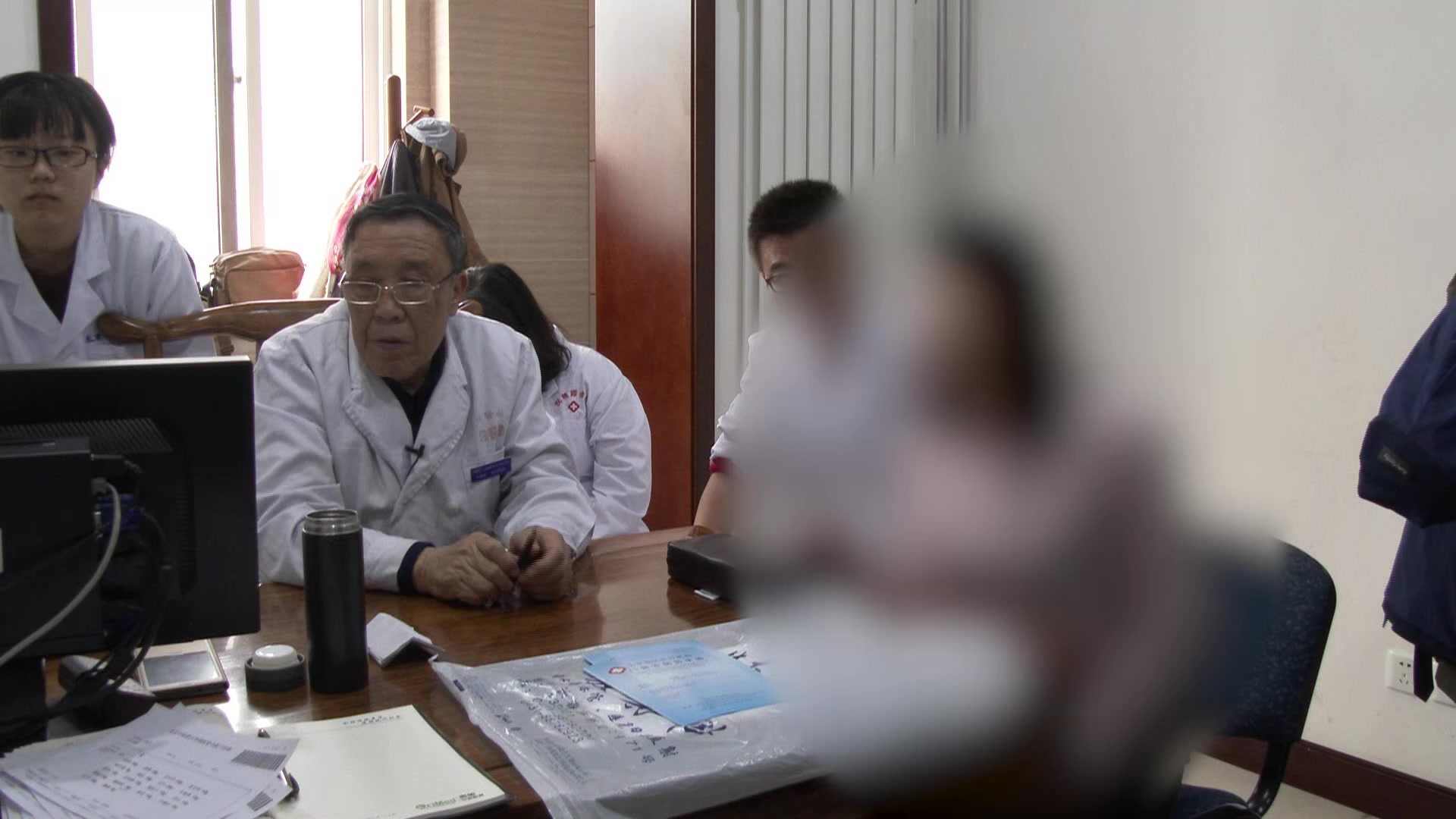 气虚湿阻：49岁女性更年期烘热汗出伴大便不爽的调肠胃法
