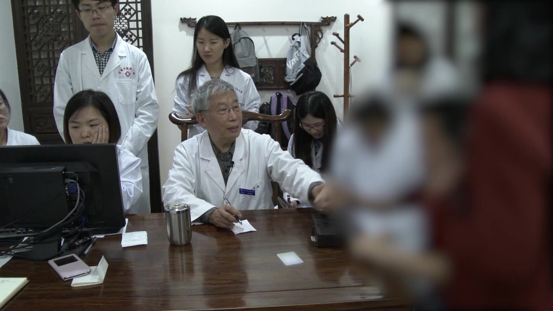 肝气郁结阳郁不伸：23岁留学生焦虑身颤便秘的疏肝通阳解郁法