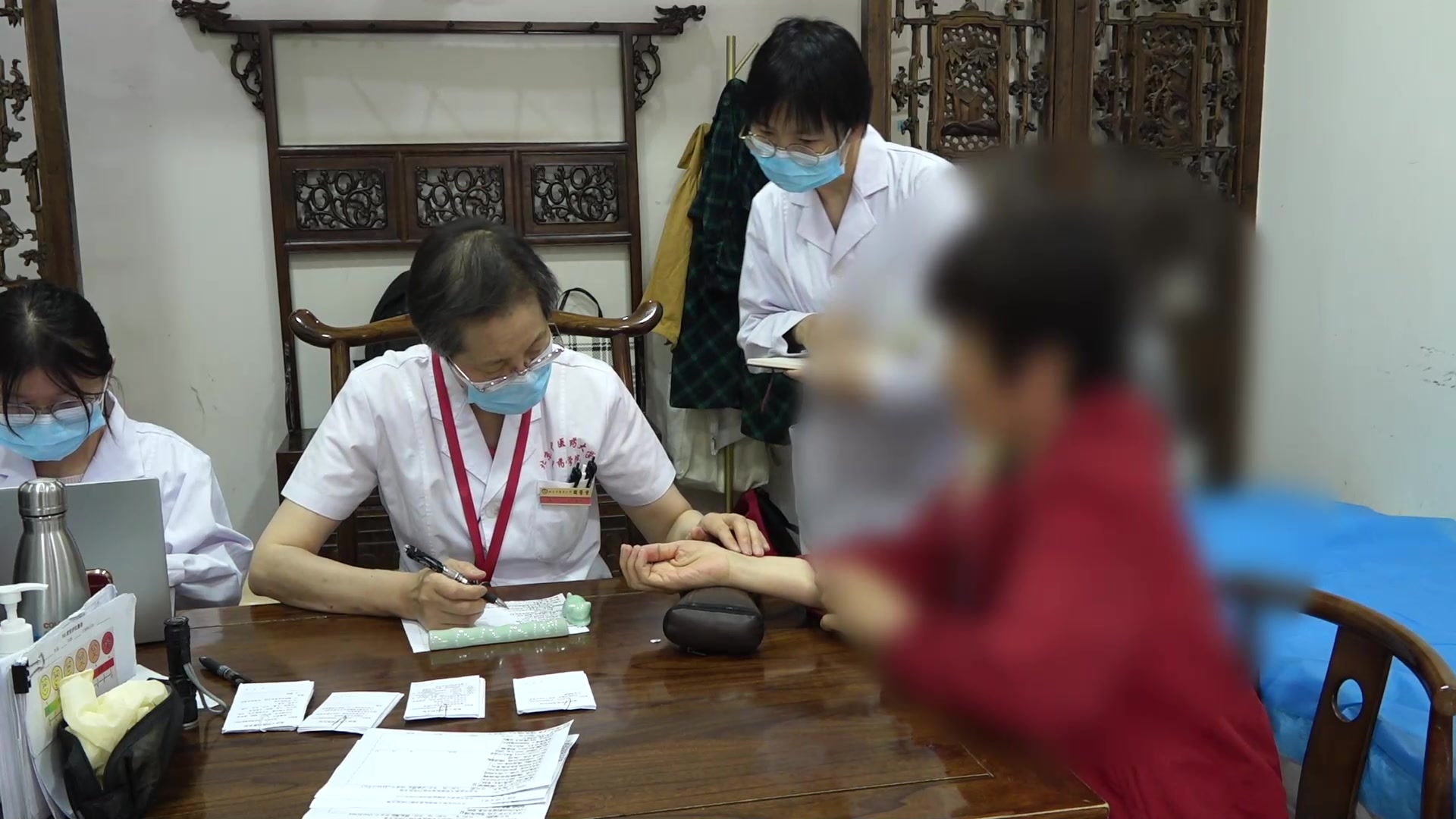 心脾两虚阳气不足：56岁女性支架术后自汗盗汗畏寒乏力的扶正固表法