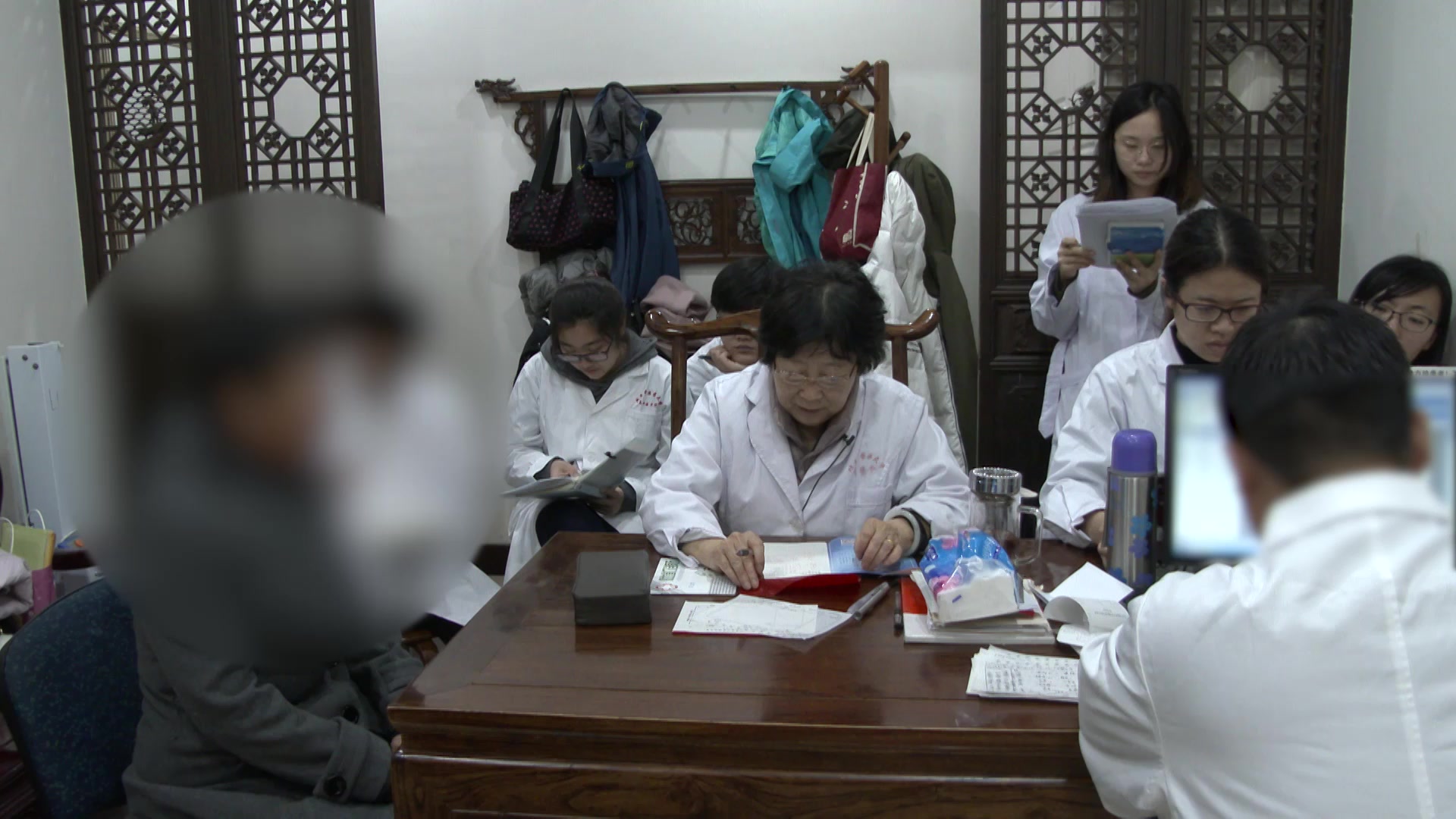 肝胃不和气机壅滞：55岁女性胃胀嗳气的行气导滞调治