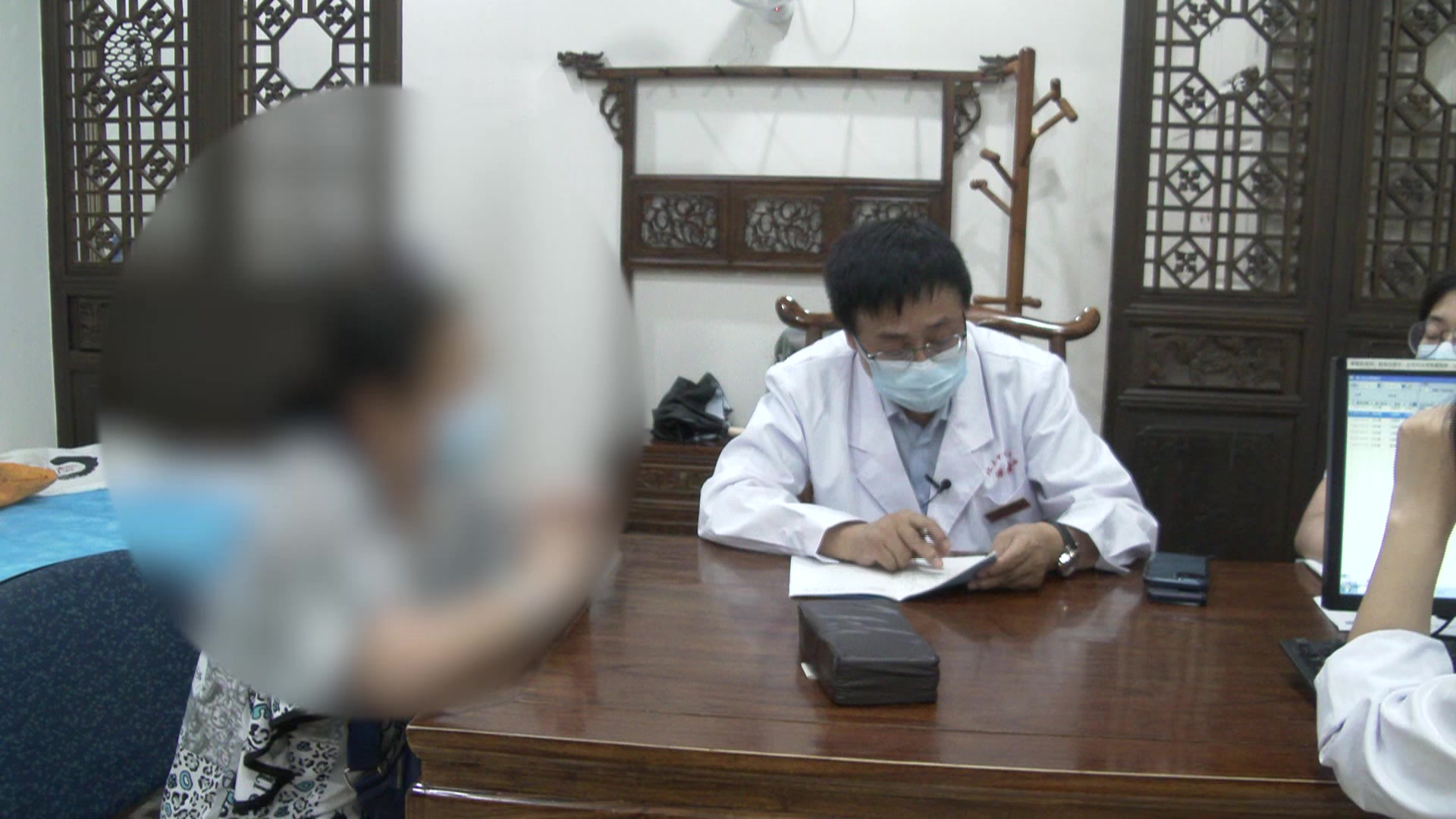 经脉不通：62岁瘿瘤患者足心凉的通经活络法