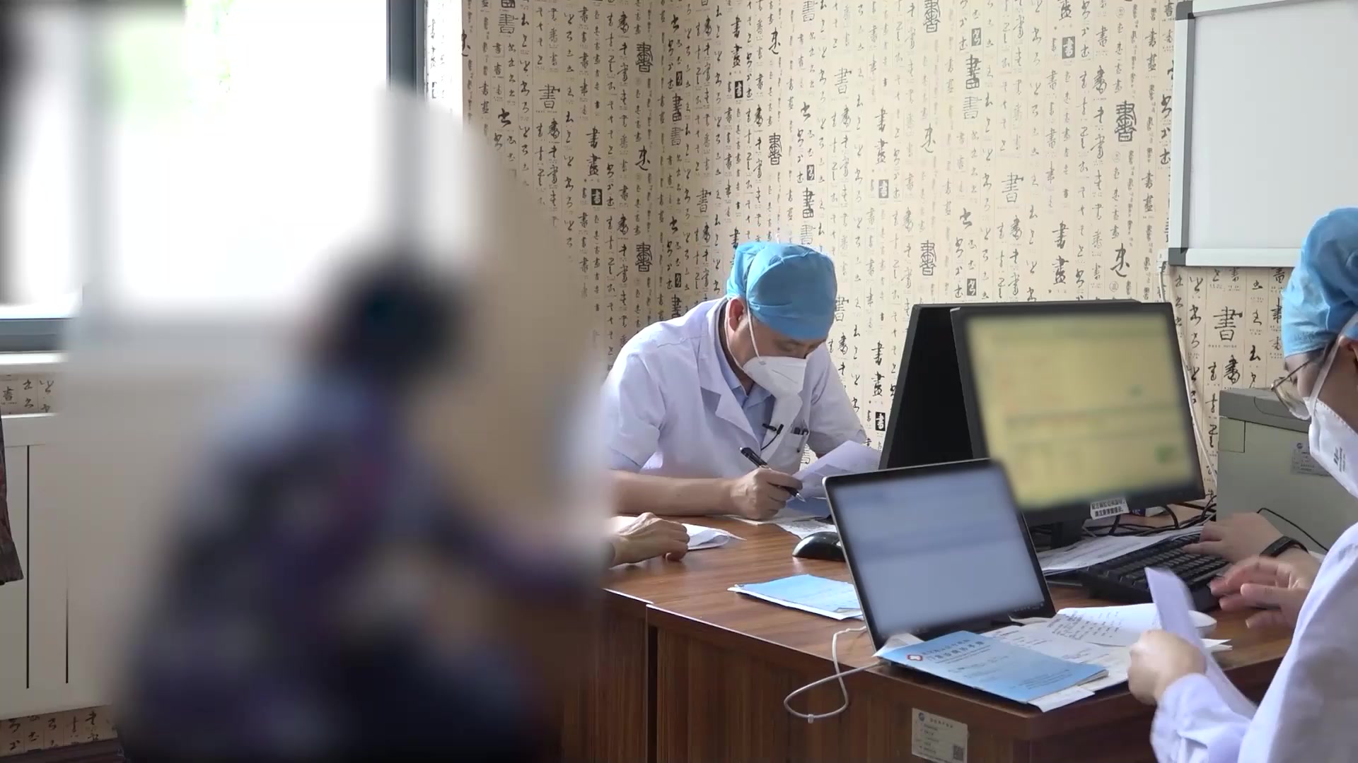 脾虚湿热瘀阻：59岁女性溃疡性结肠炎反复便血腹痛的健脾清热化湿法