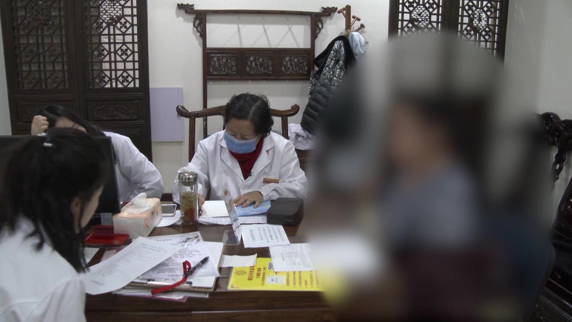 痰湿内阻肝郁脾虚：43岁女月经血丝量多伴肌瘤的化痰调经解郁法