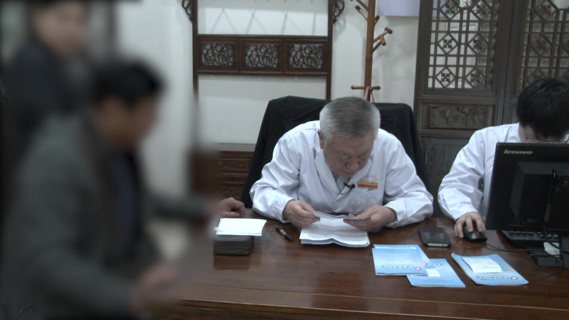 肝郁脾虚湿热内蕴：55岁乙肝患者颈椎不适伴手指麻木的清热利湿法