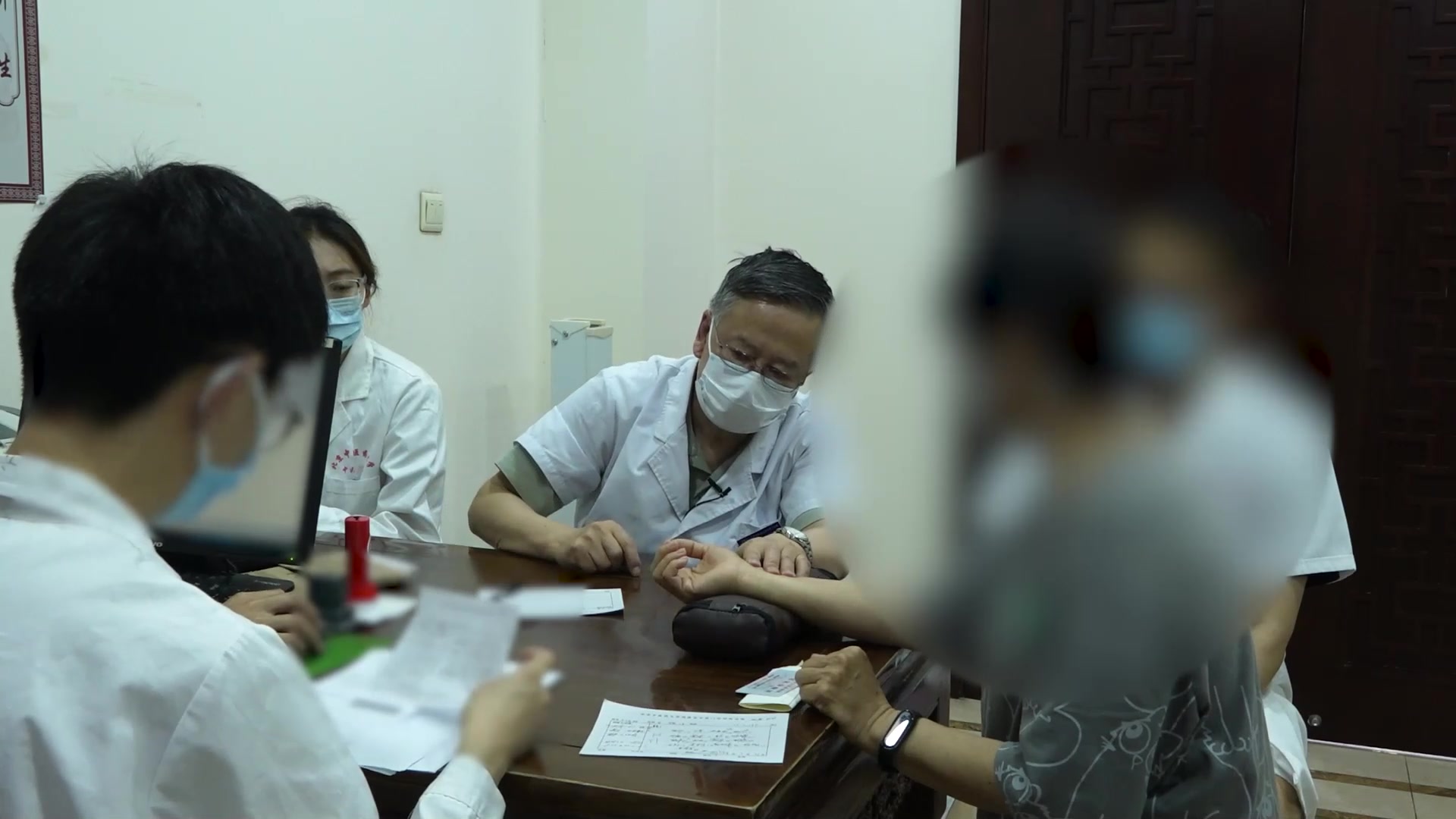 气血不足血不养心：60岁女性失眠手抖心悸的补气血养血平肝法