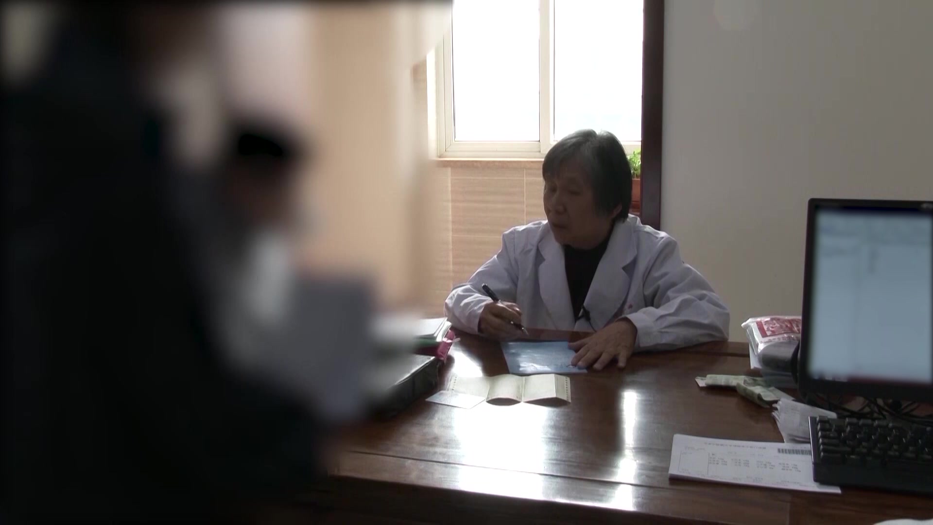 气虚血瘀寒热错杂：30岁女性狼疮并发骨坏死的扶正活血调治
