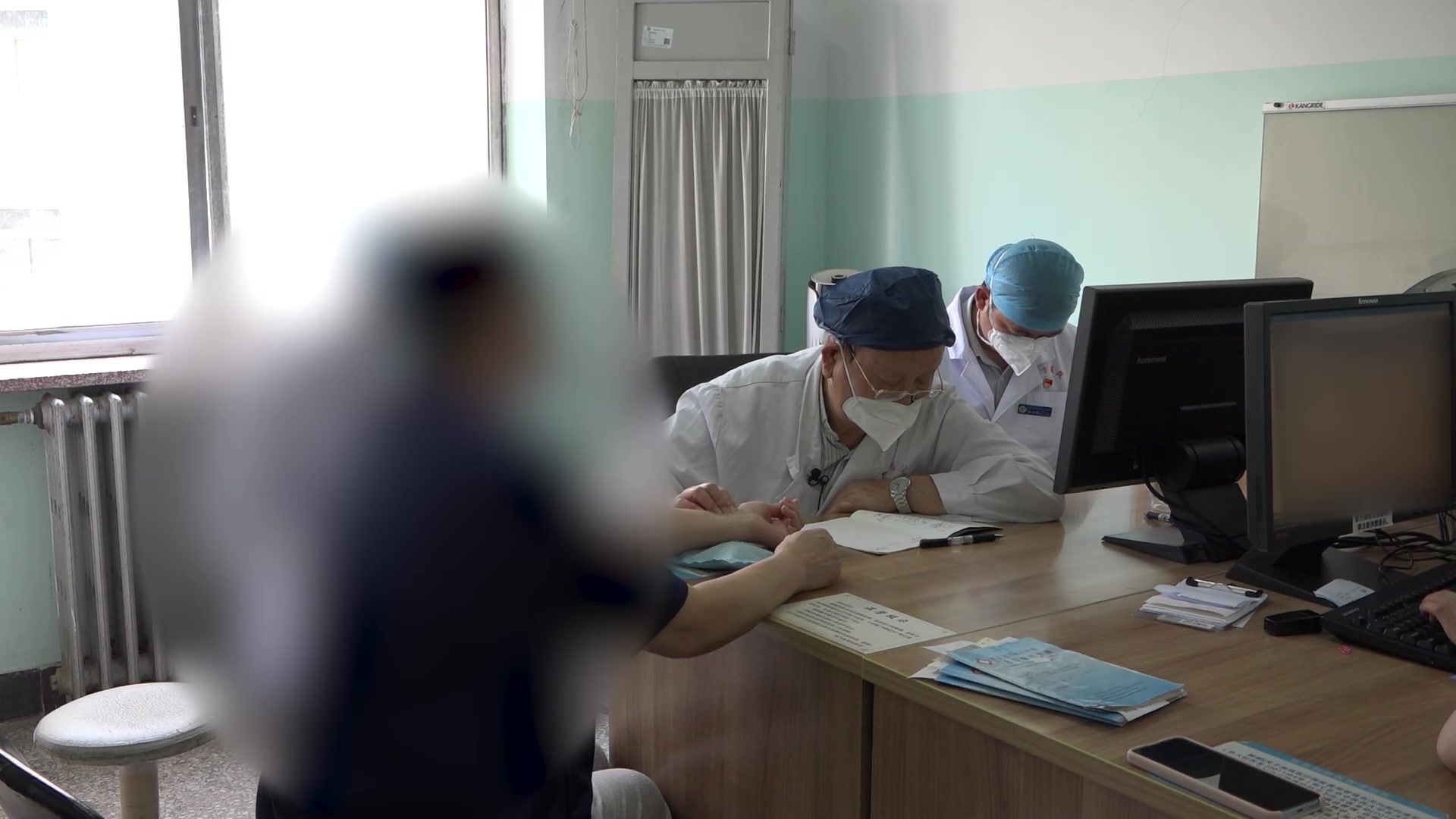 气虚血瘀湿阻：61岁女性下肢静脉曲张肿胀的益气活血利湿法