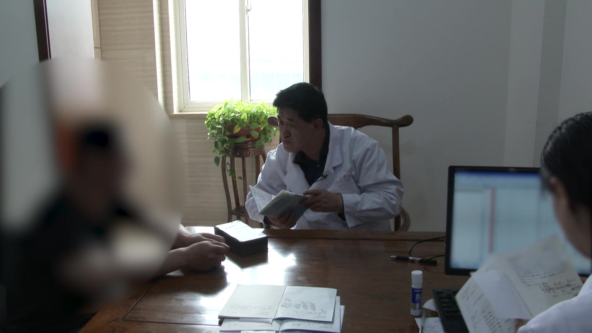 痰湿内阻上扰心神：27岁男性妄想状态幻听伴腹泻的化痰安神法