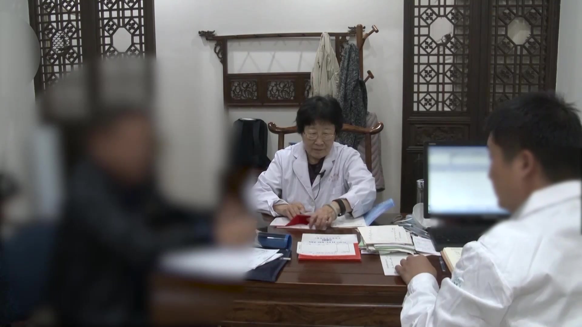 湿热积滞胃气上逆：49岁男性胃胀心悸的通腑导滞法