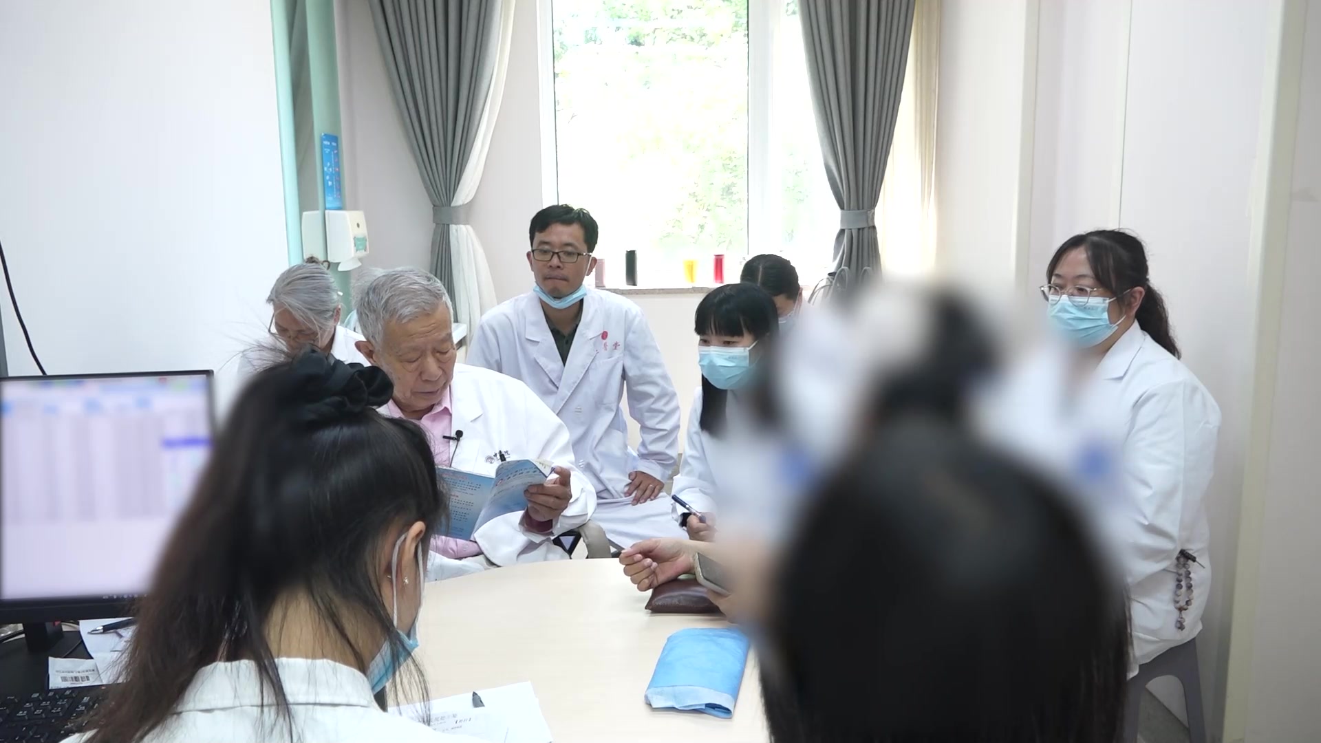 气虚血瘀：44岁女性心悸失眠药后胃痛的分服调护