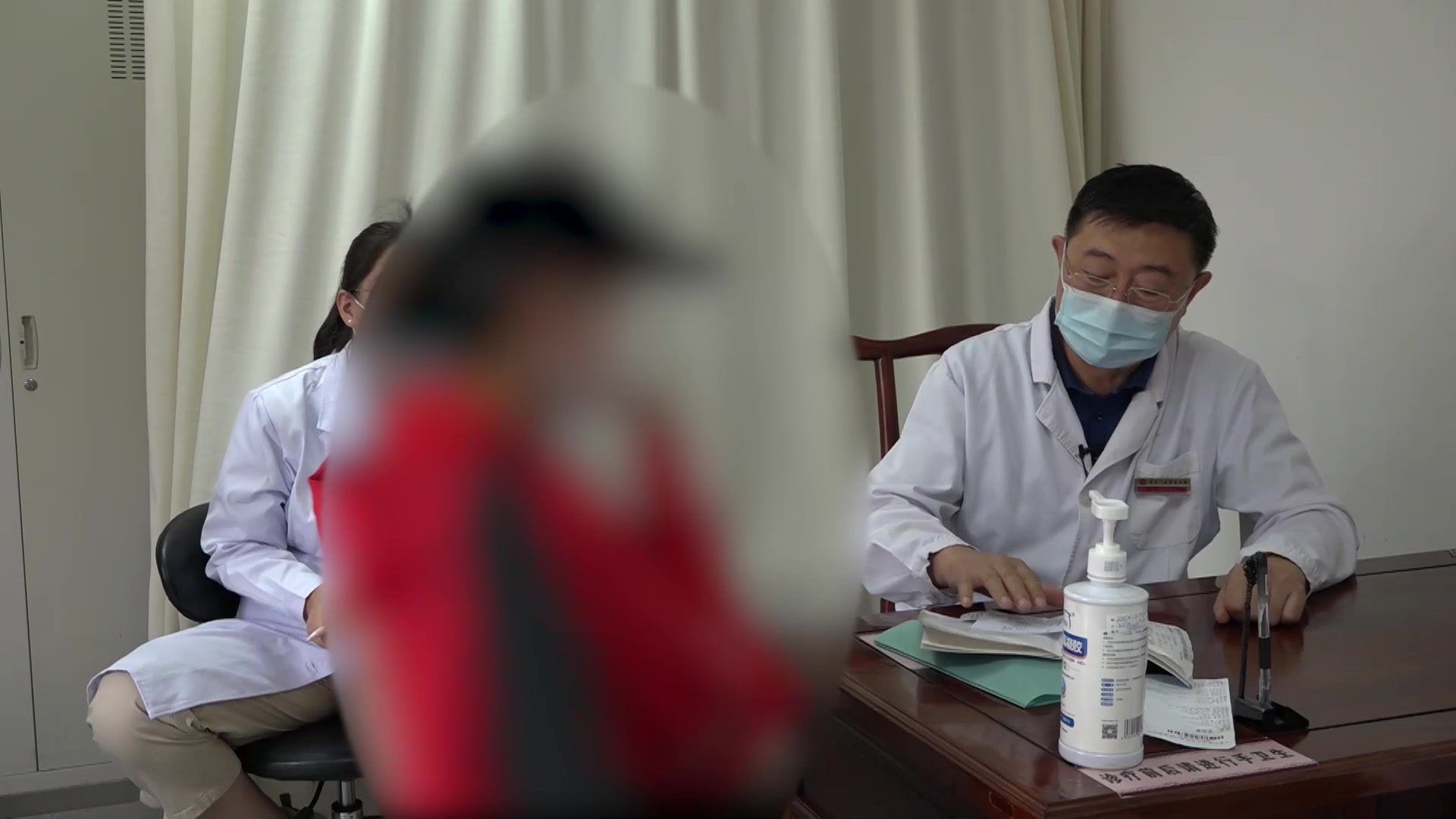 湿热蕴肤余邪未清：31岁女性紫癜消退期咳嗽便干的固本凉血法