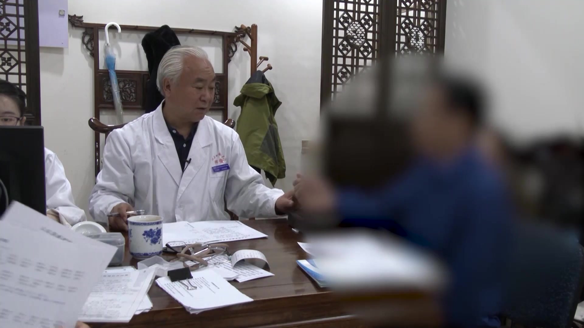 肝胆湿热兼气虚：49岁男性口苦多梦头怕风头痛的清利湿热法