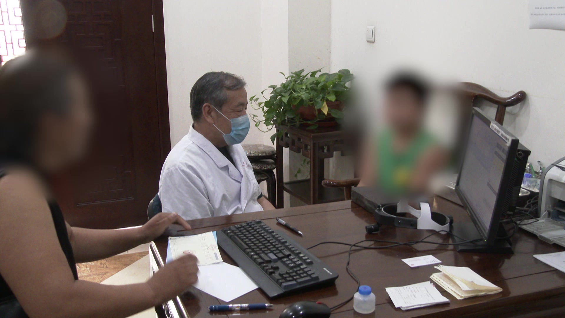 脾胃气虚卫表不固：11岁男童药后腹泻汗出的益气健脾固表法