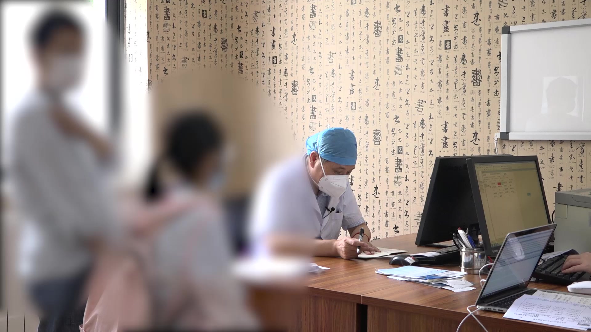 肝胃不和证：18岁女性腹泻拉水食后即泻的疏肝和胃止泻法