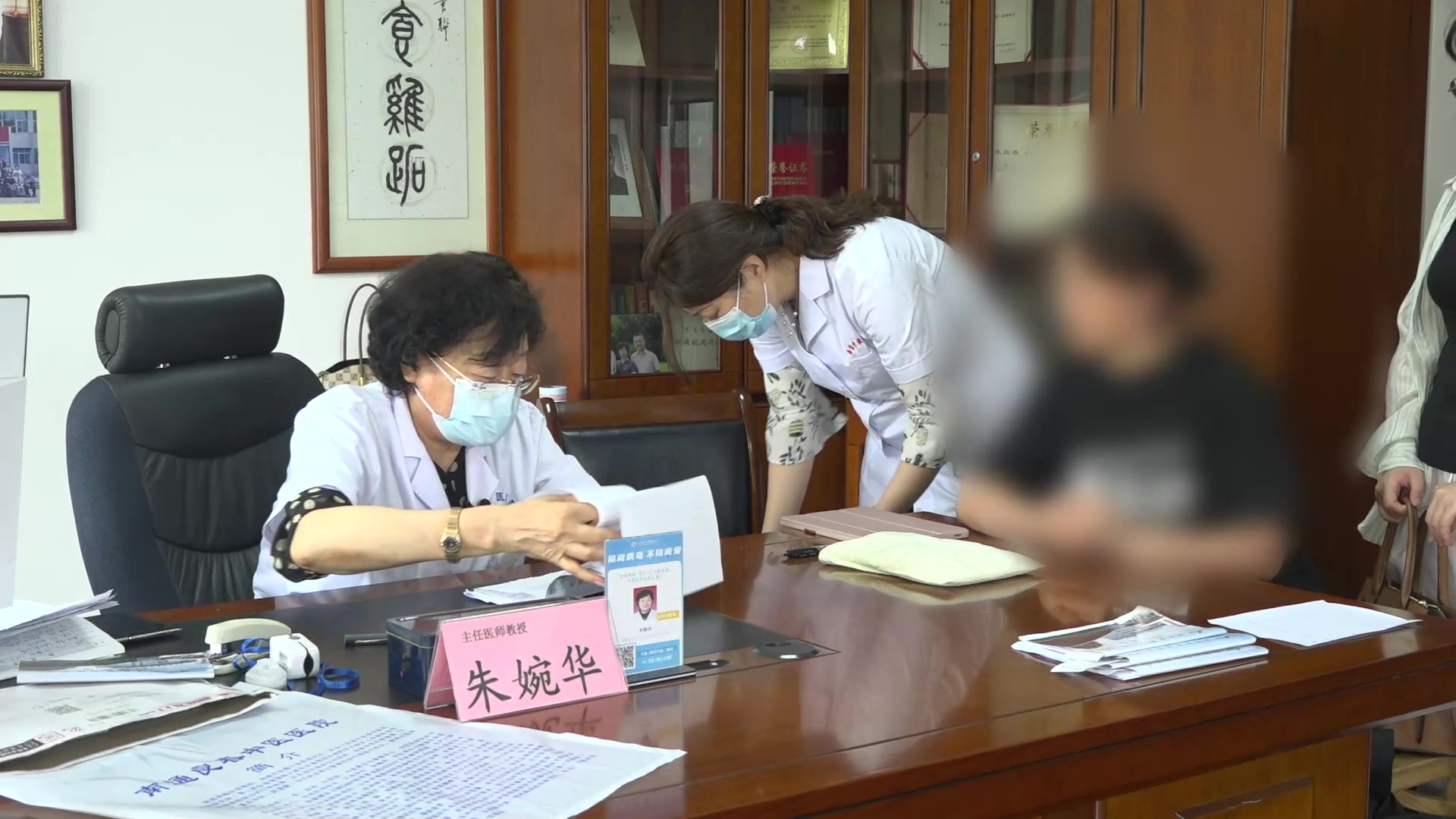 肾虚痰瘀互结：46岁女性月经不畅伴甲状腺乳腺结节的全身艾灸与中药调治