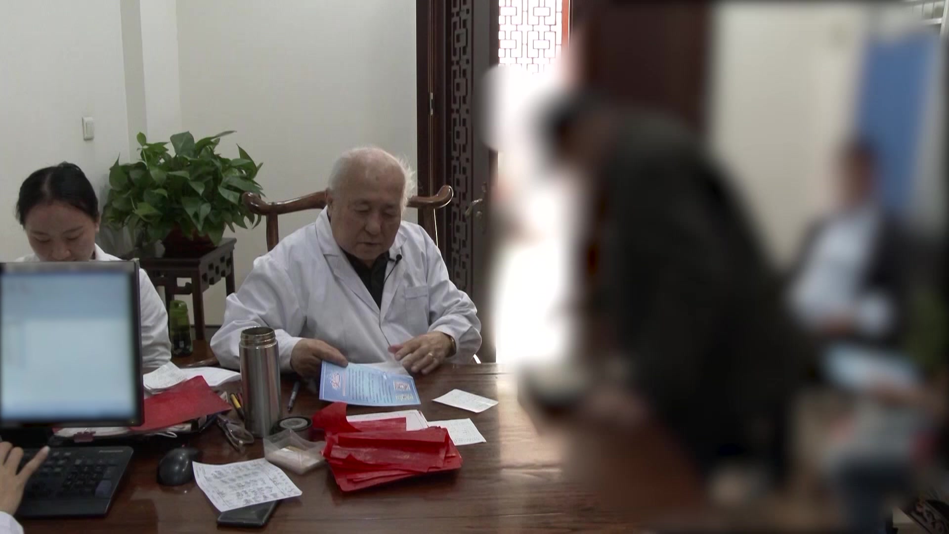 气虚浮肿营卫不和：76岁男性头晕背痛伴半身汗出的小腿水肿治验