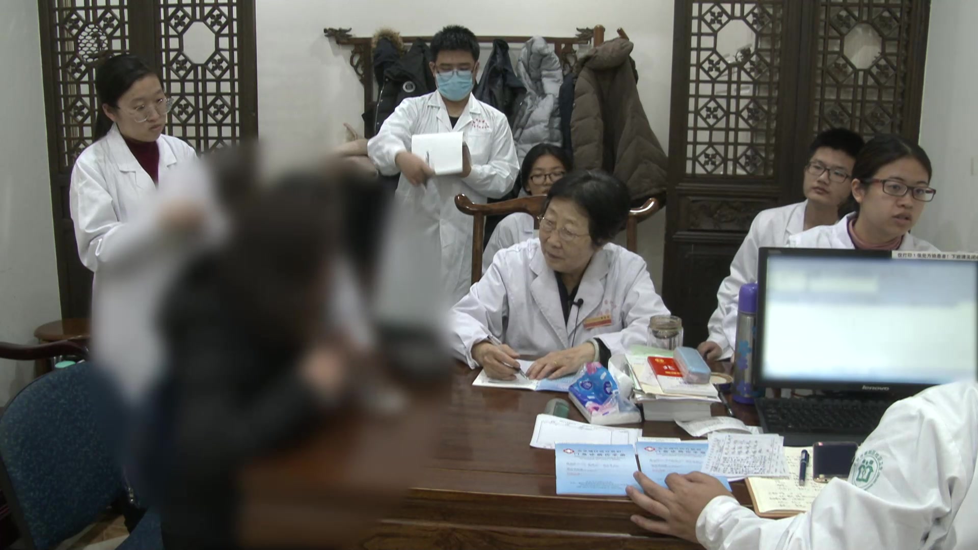 脾胃湿热上蒸：33岁女性反复口腔溃疡口苦的清热和胃法