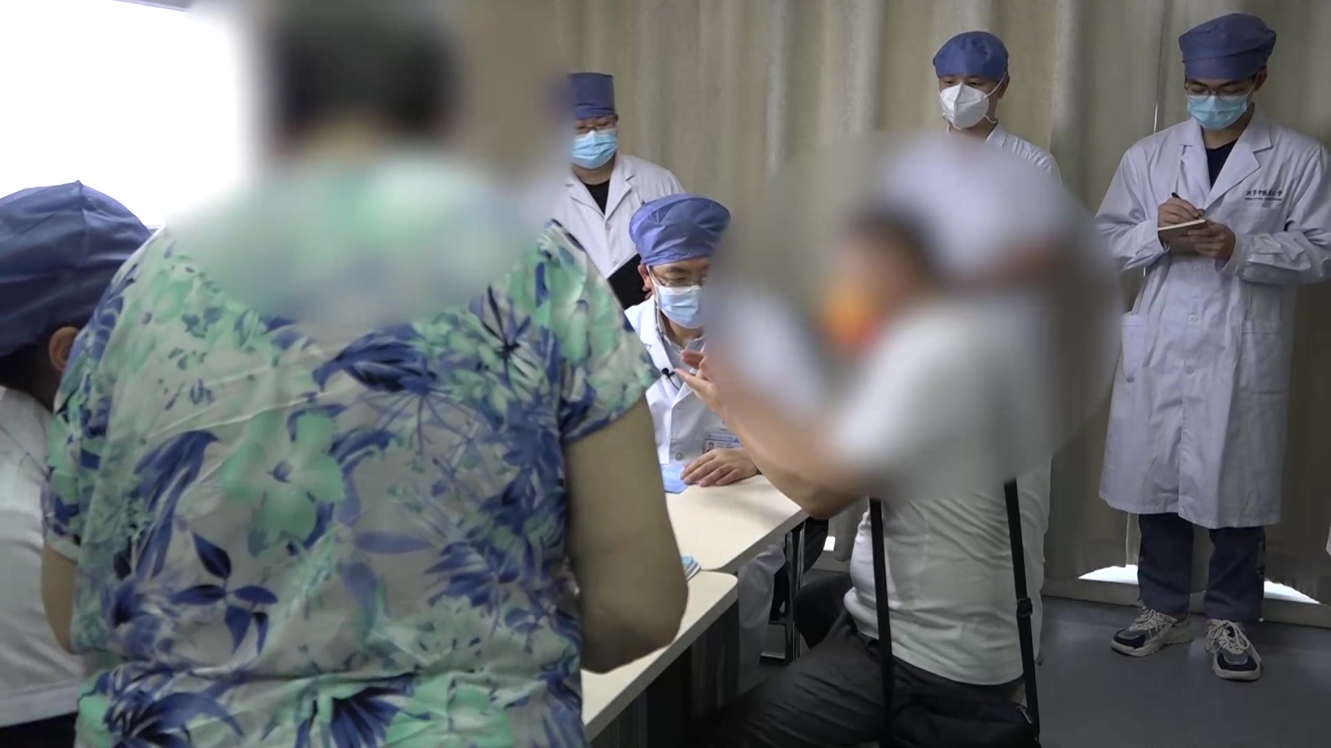气滞血瘀筋脉痹阻：56岁男性手指弹响活动受限的小针刀松解术