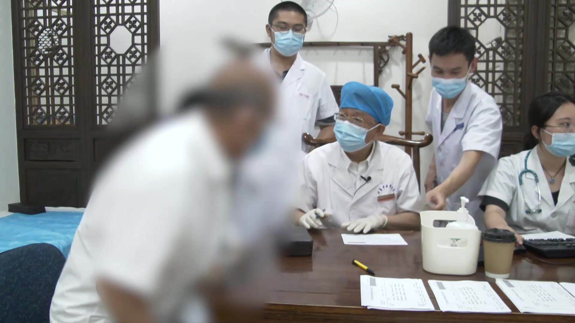 痰湿秘阻肠腑：70岁男性顽固便秘的通腑攻下法