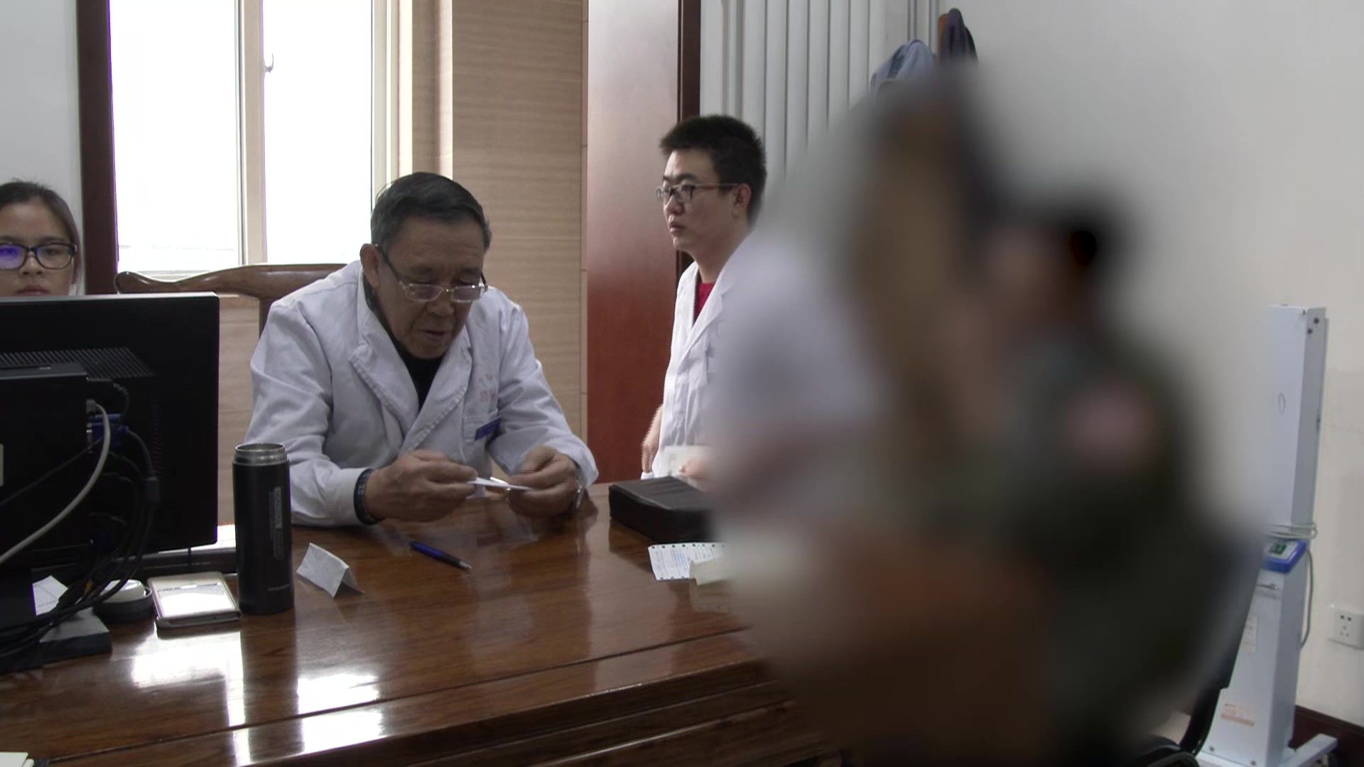 气虚湿阻：23岁男食欲不振尿浊阴囊潮湿的健脾化浊法