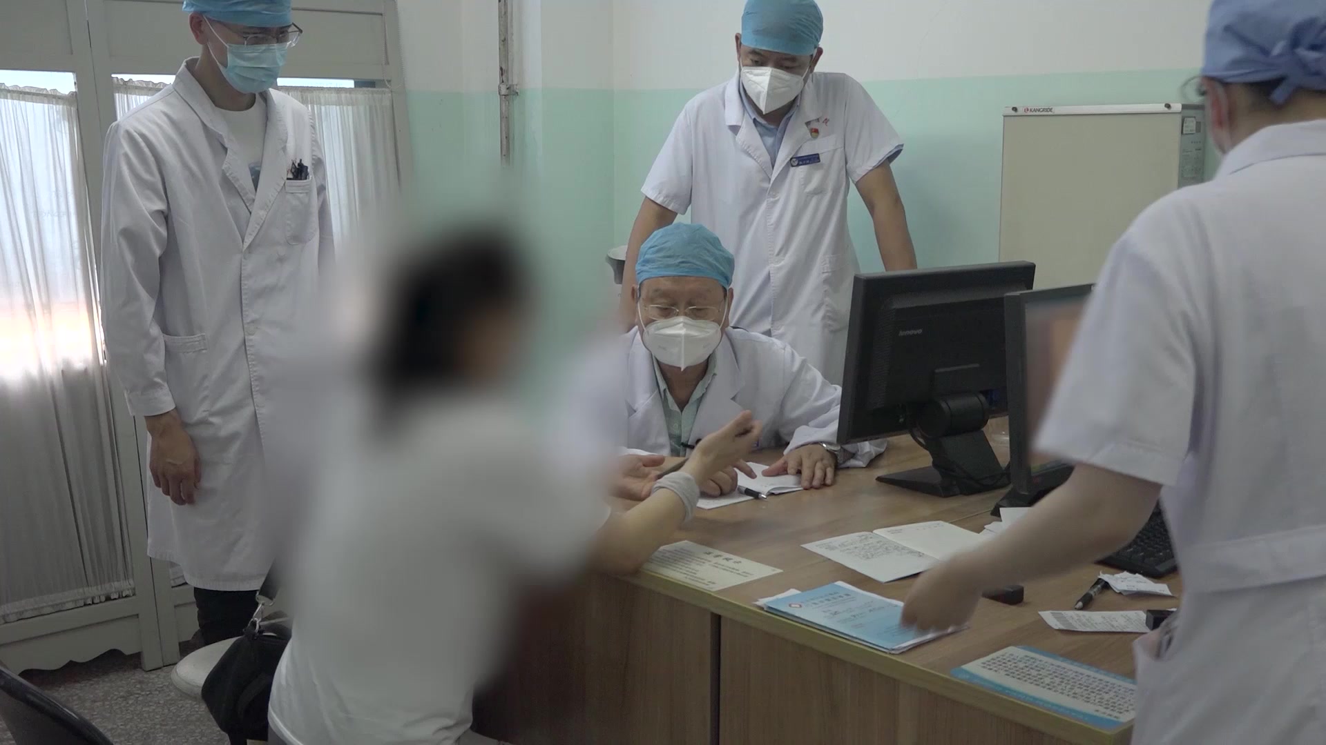 湿热内阻证：46岁男性毛囊炎痤疮与脑梗后遗症的清热通腑法复诊验案